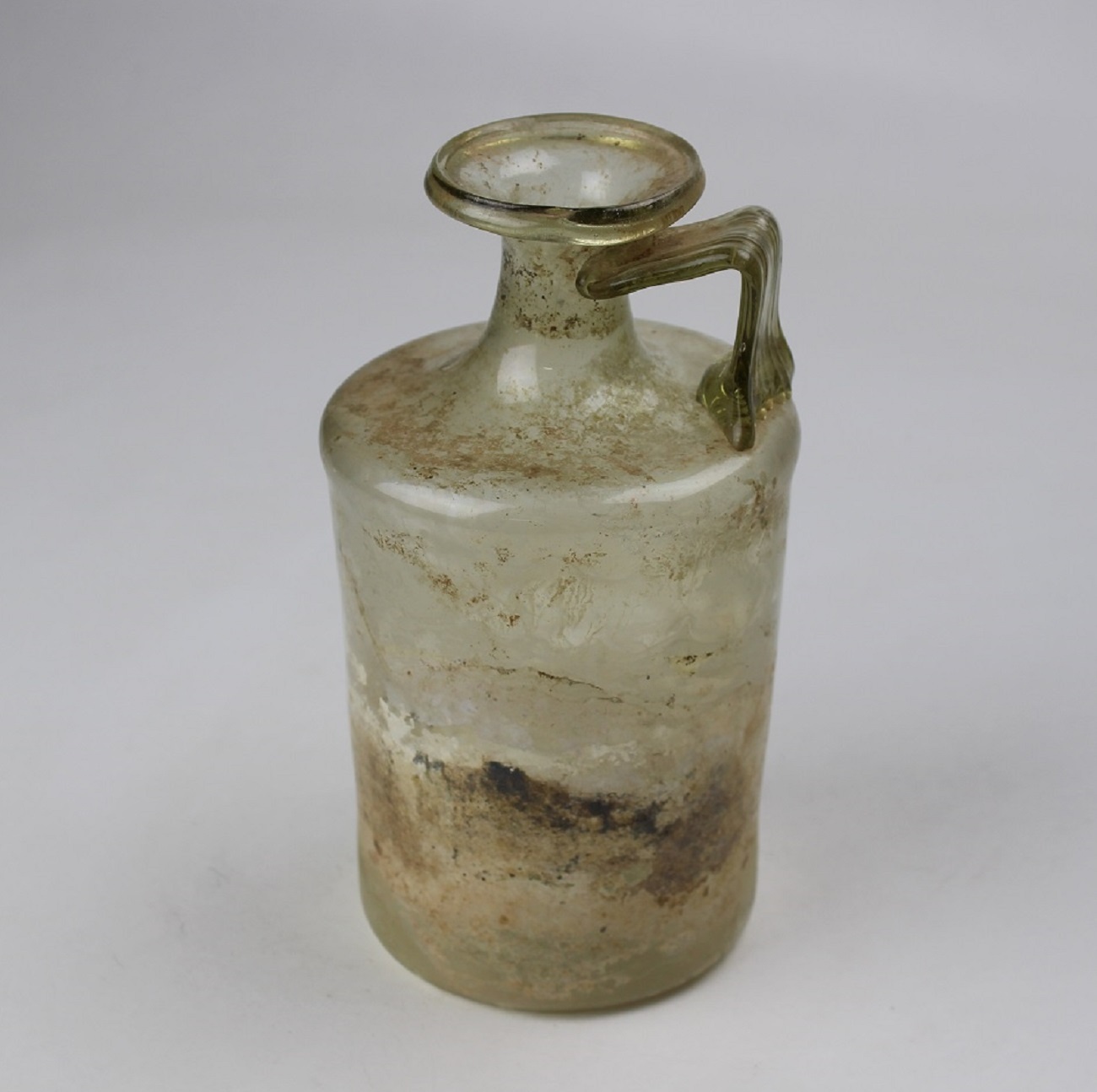 Alte Henkelflasche (Museum Baruther Glashütte CC BY-NC-SA)