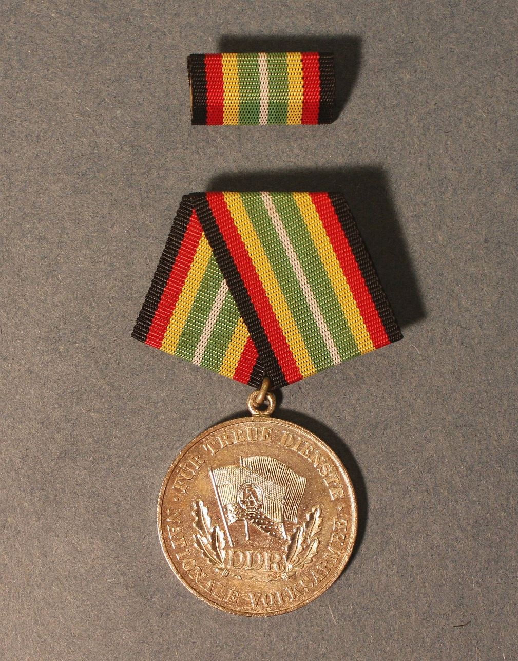 Medaille für treue Dienste in der Nationalen Volksarmee in Silber (Kreismuseen Alte Bischofsburg Wittstock CC BY-NC-SA)