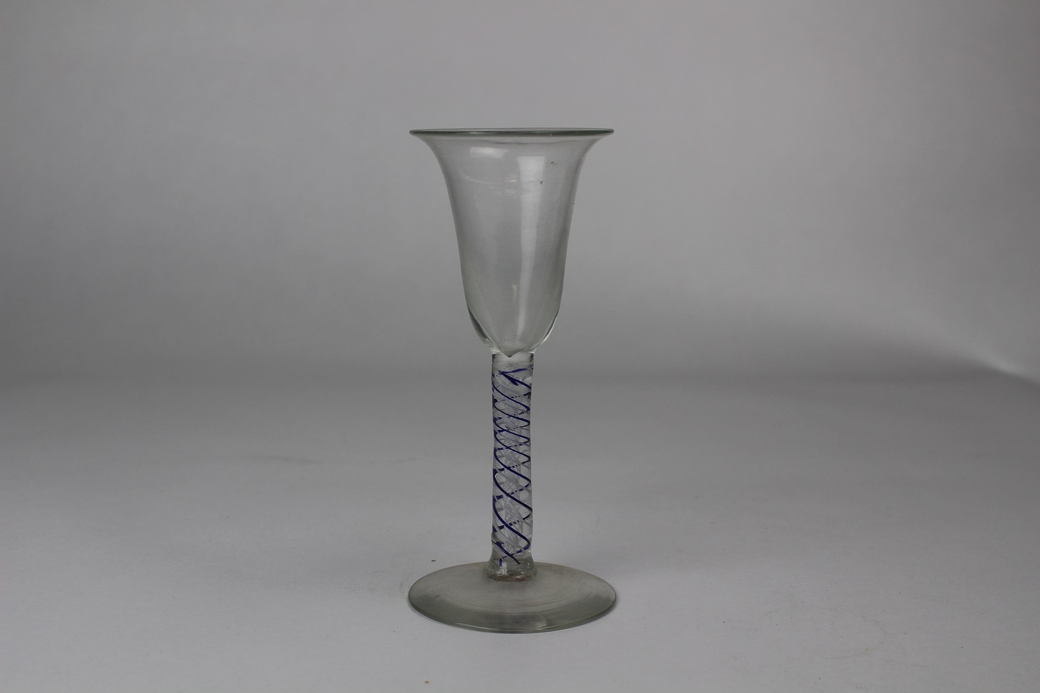 Kelchglas mit Spiral-Schaft (Museum Baruther Glashütte CC BY-NC-SA)