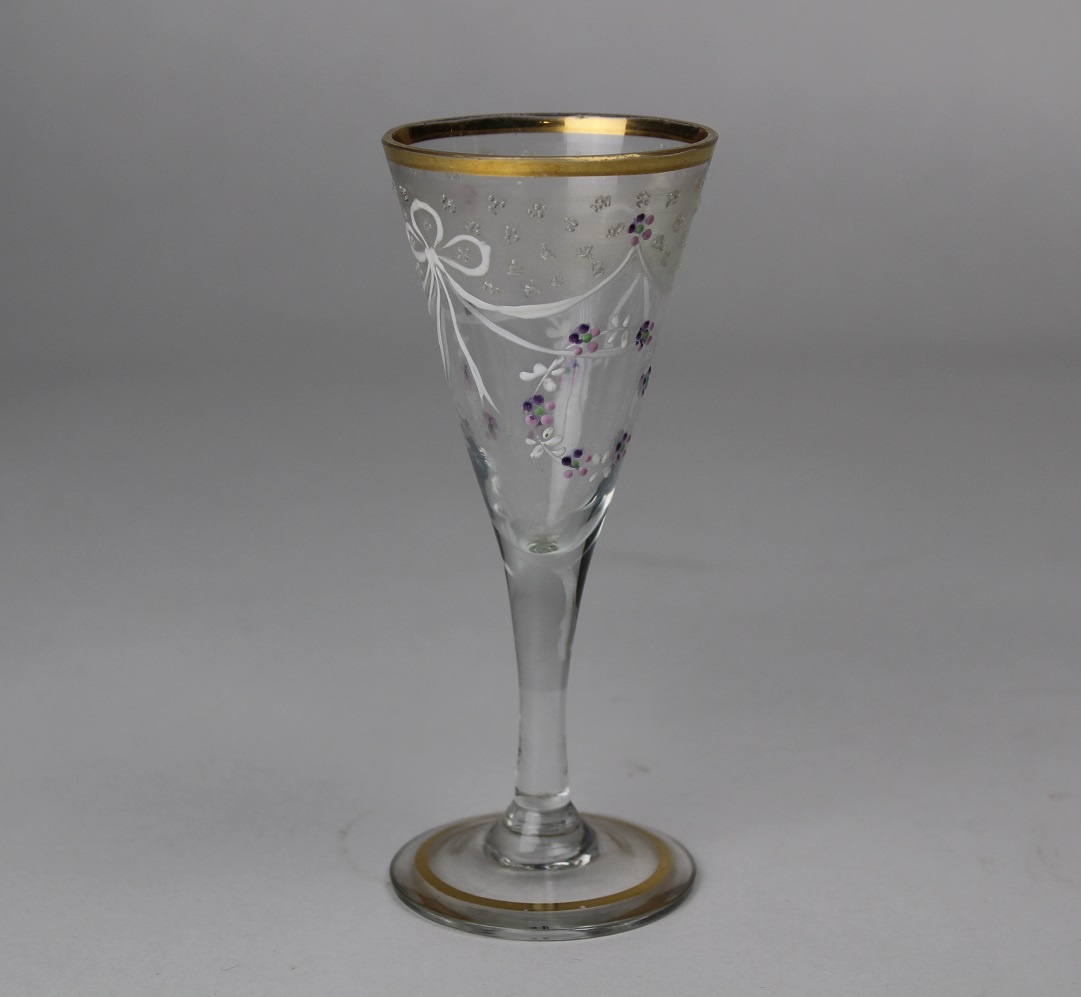 Kleines Hochzeitskelchglas (Museum Baruther Glashütte CC BY-NC-SA)
