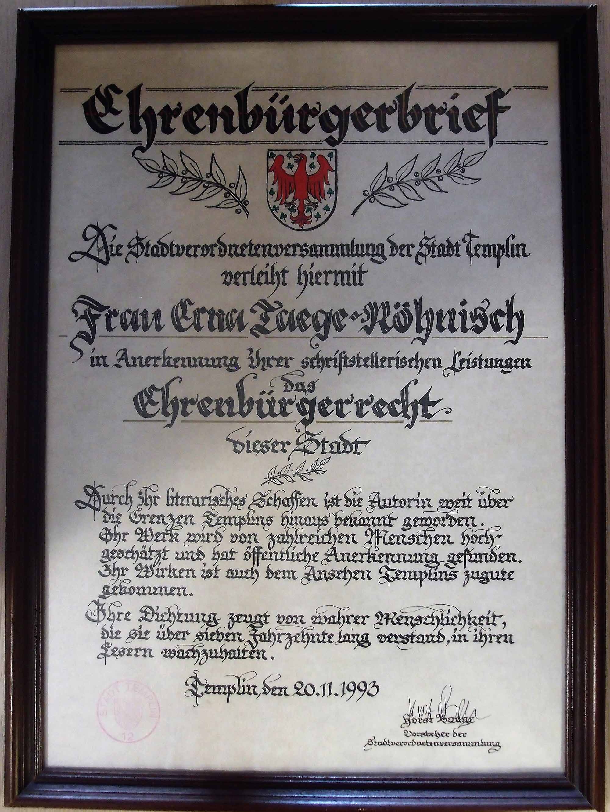 Ehrenbürgerbrief im Rahmen (Museum für Stadtgeschichte Templin CC BY-NC-SA)