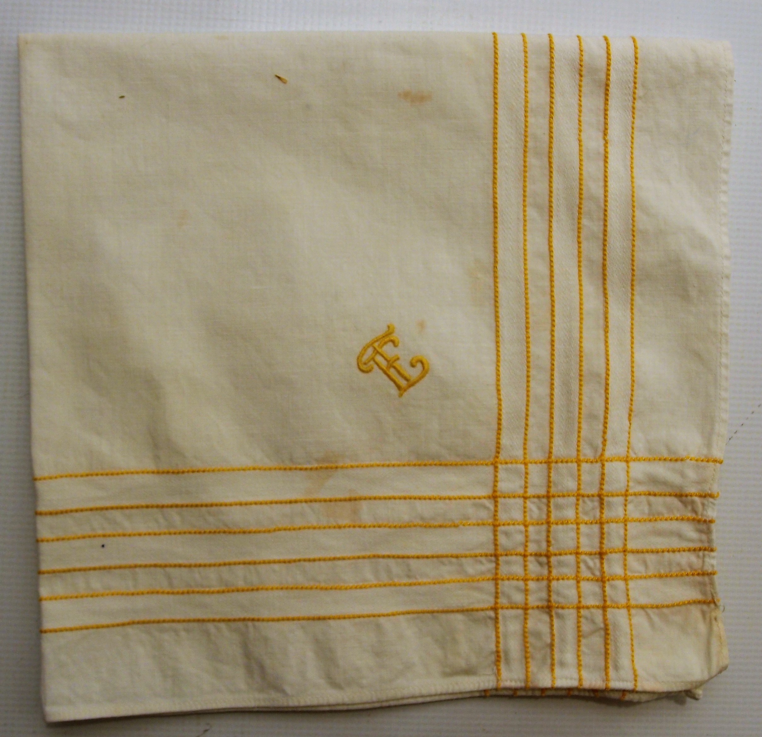 Taschentuch mit Monogramm (Museum für Stadtgeschichte Templin CC BY-NC-SA)