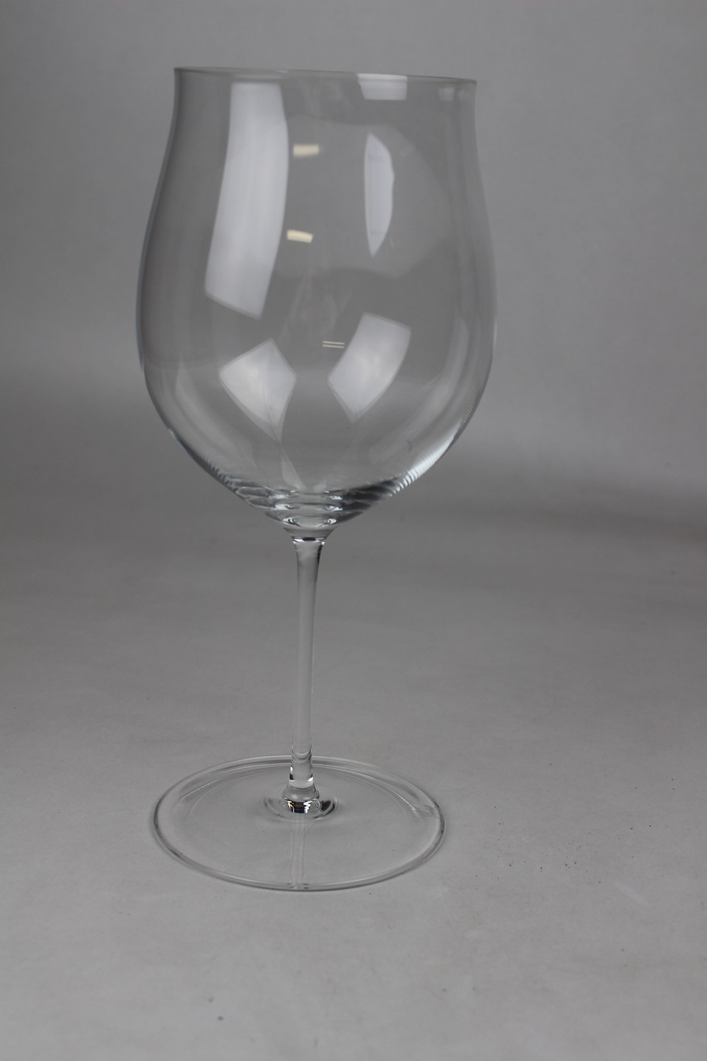 Weinglas, Cran Cru, Burgunder (Museum Baruther Glashütte CC BY-NC-SA)