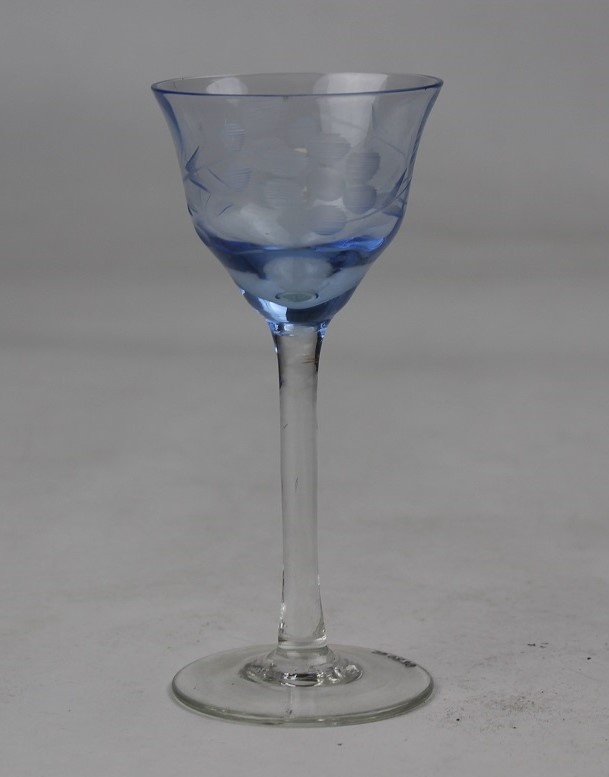 Schnapsglas (1 von 3 UV-Gläser) (Museum Baruther Glashütte CC BY-NC-SA)