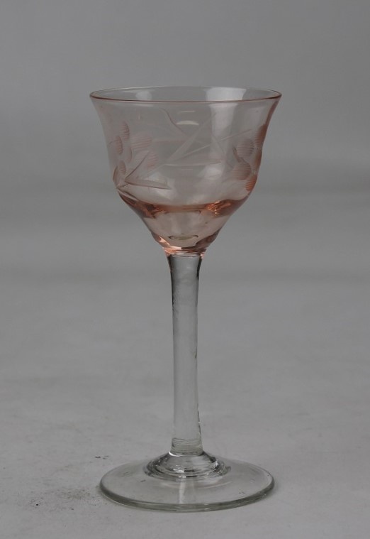 Schnapsglas rot (1 von 3 UV-Gläser) (Museum Baruther Glashütte CC BY-NC-SA)
