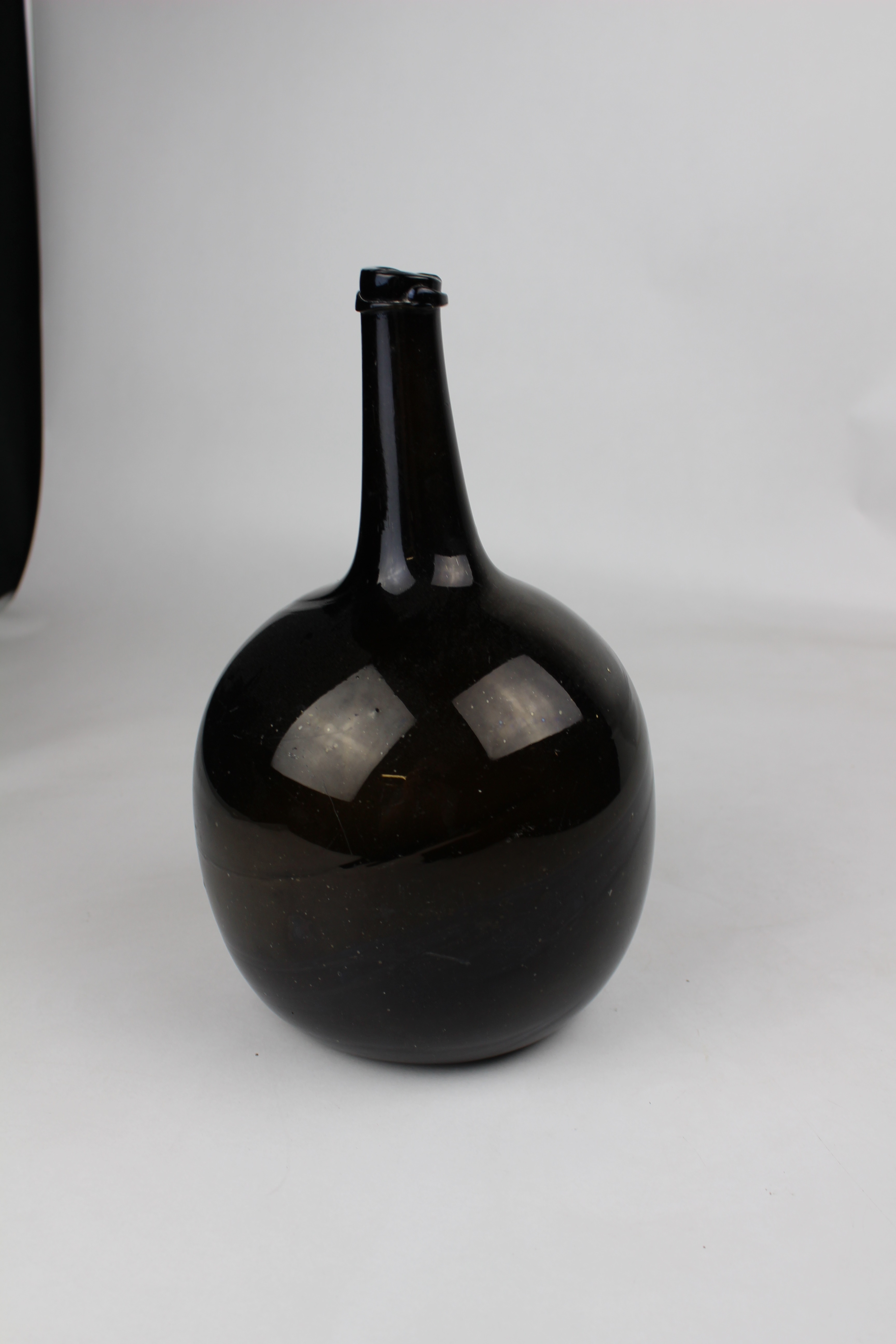 Kugelflasche aus der Familie Fontane, Apothekenglas (Museum Baruther Glashütte CC BY-NC-SA)