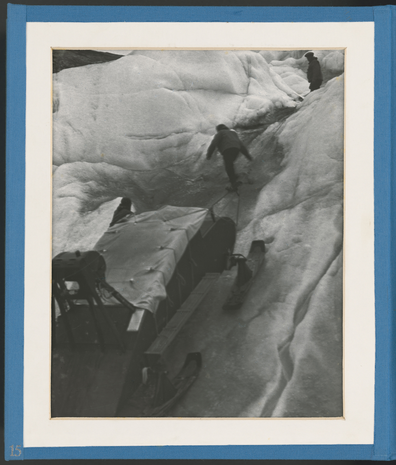 Im Gletscherbruch (Alfred Wegener Museum CC BY-NC-SA)