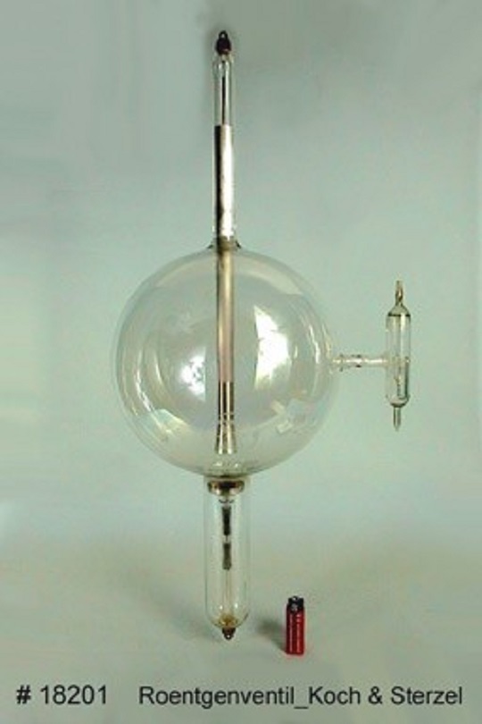 Ionen-Röntgenröhre mit schwerer Antikathode (Museum Baruther Glashütte CC BY-NC-SA)