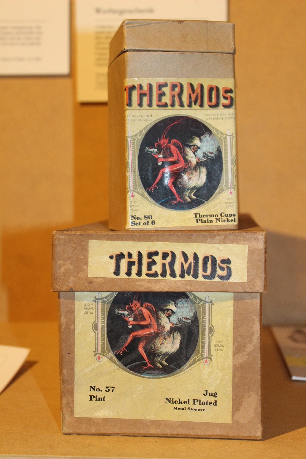 Boxen von Thermons (Museum Baruther Glashütte CC BY-NC-SA)