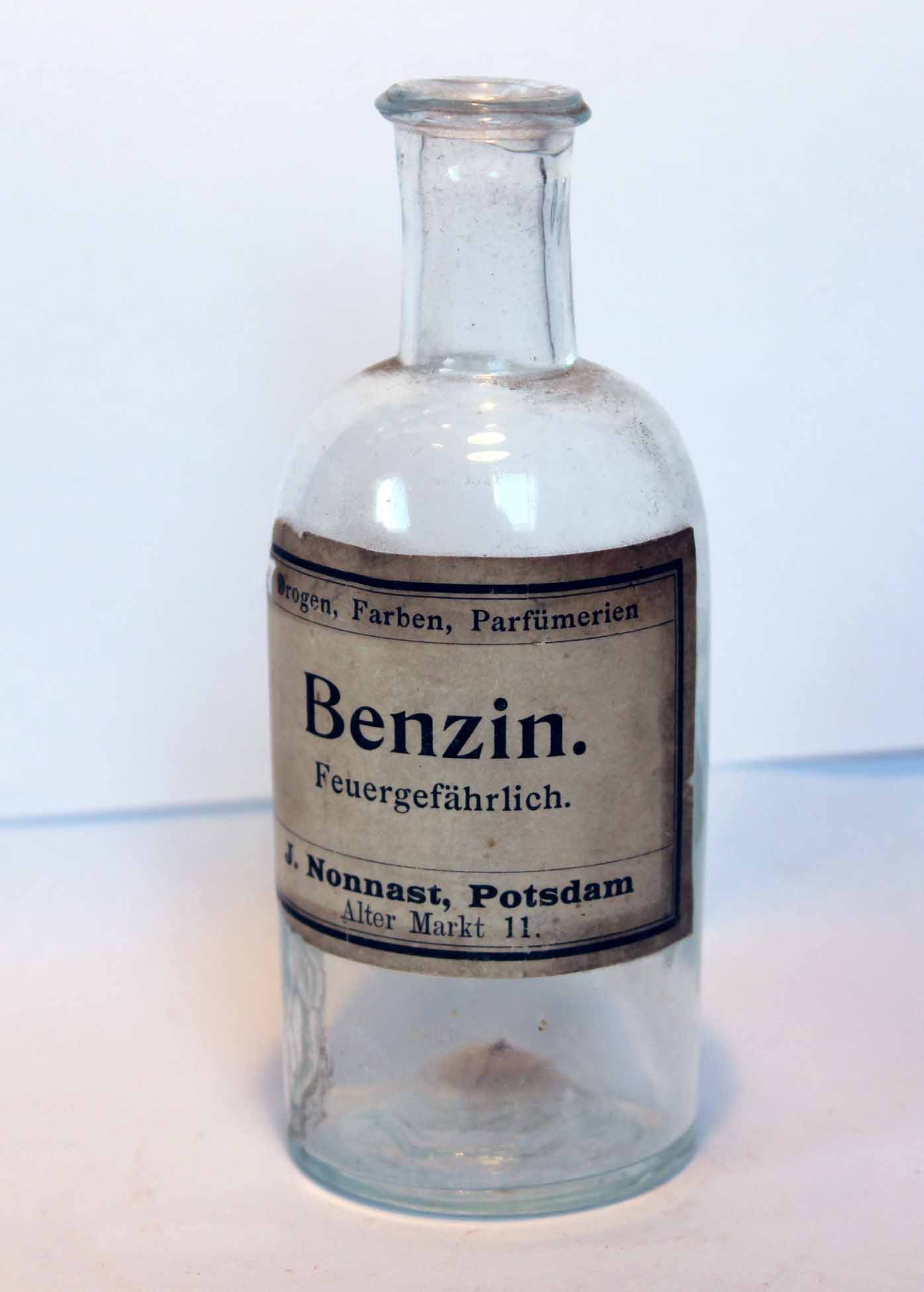 Flasche für Benzin aus der Drogerie Nonnast (Potsdam Museum - Forum für Kunst und Geschichte CC BY-NC-SA)