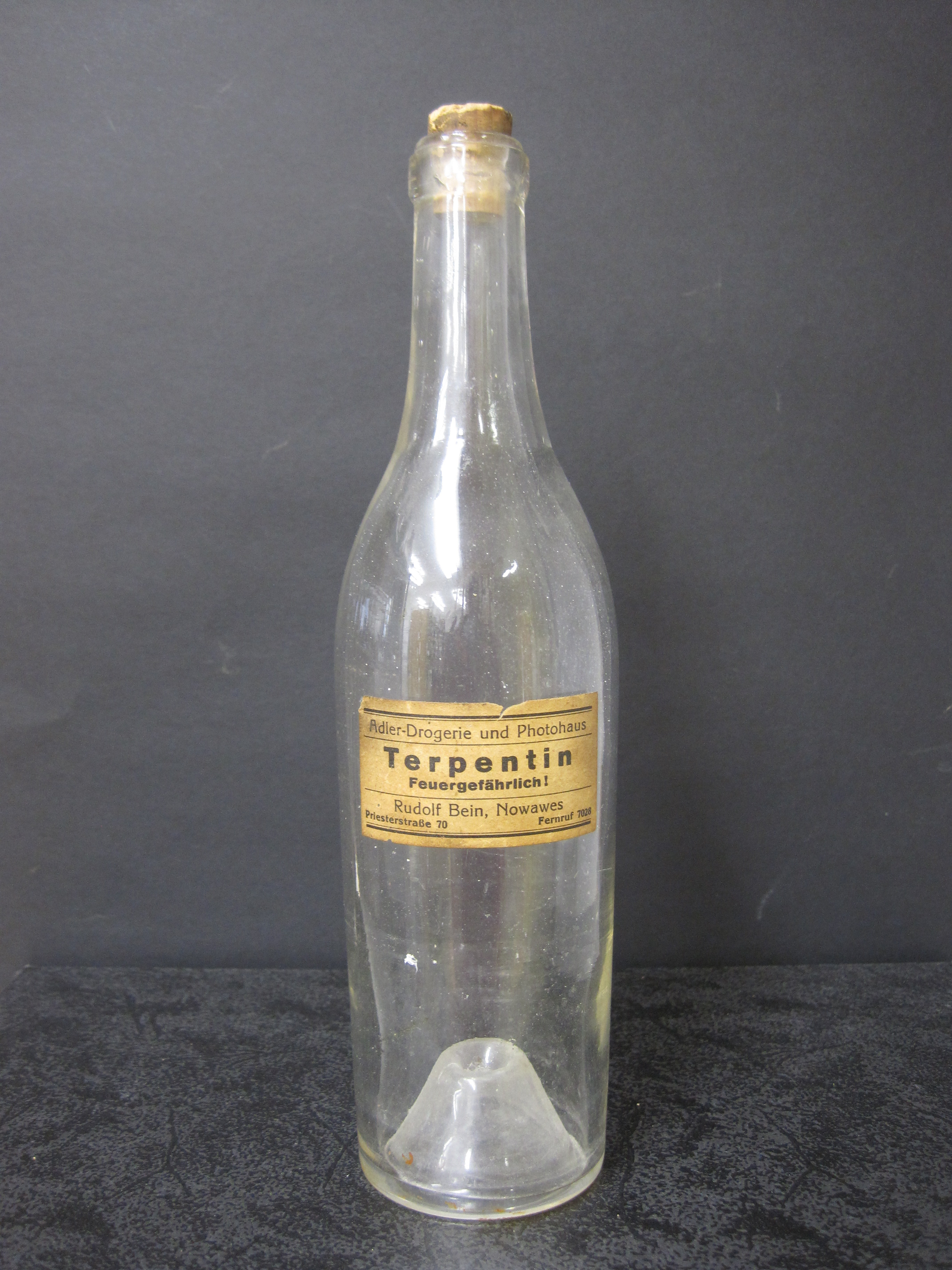 Flasche für Terpentin aus der Adler-Drogerie Nowawes (Potsdam Museum - Forum für Kunst und Geschichte CC BY-NC-SA)