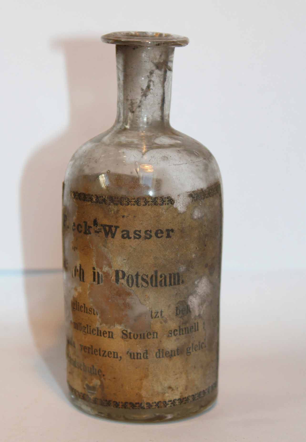Flasche für Mineralfleckwasser aus der Seifenfabrik der Gebrüder Nürrenbach (Potsdam Museum - Forum für Kunst und Geschichte CC BY-NC-SA)