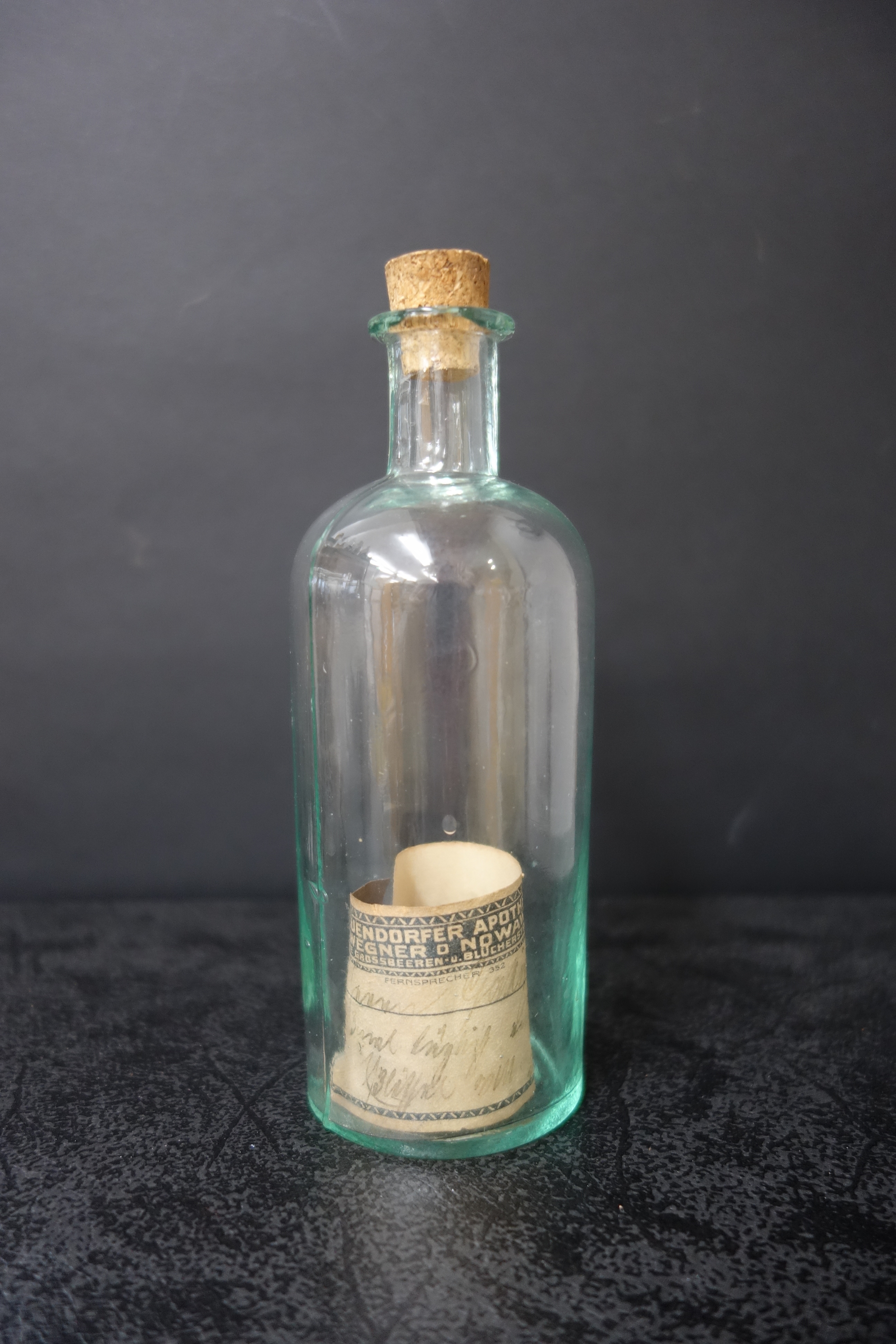 Arzneiflasche aus der Neuendorfer Apotheke (Potsdam Museum - Forum für Kunst und Geschichte CC BY-NC-SA)