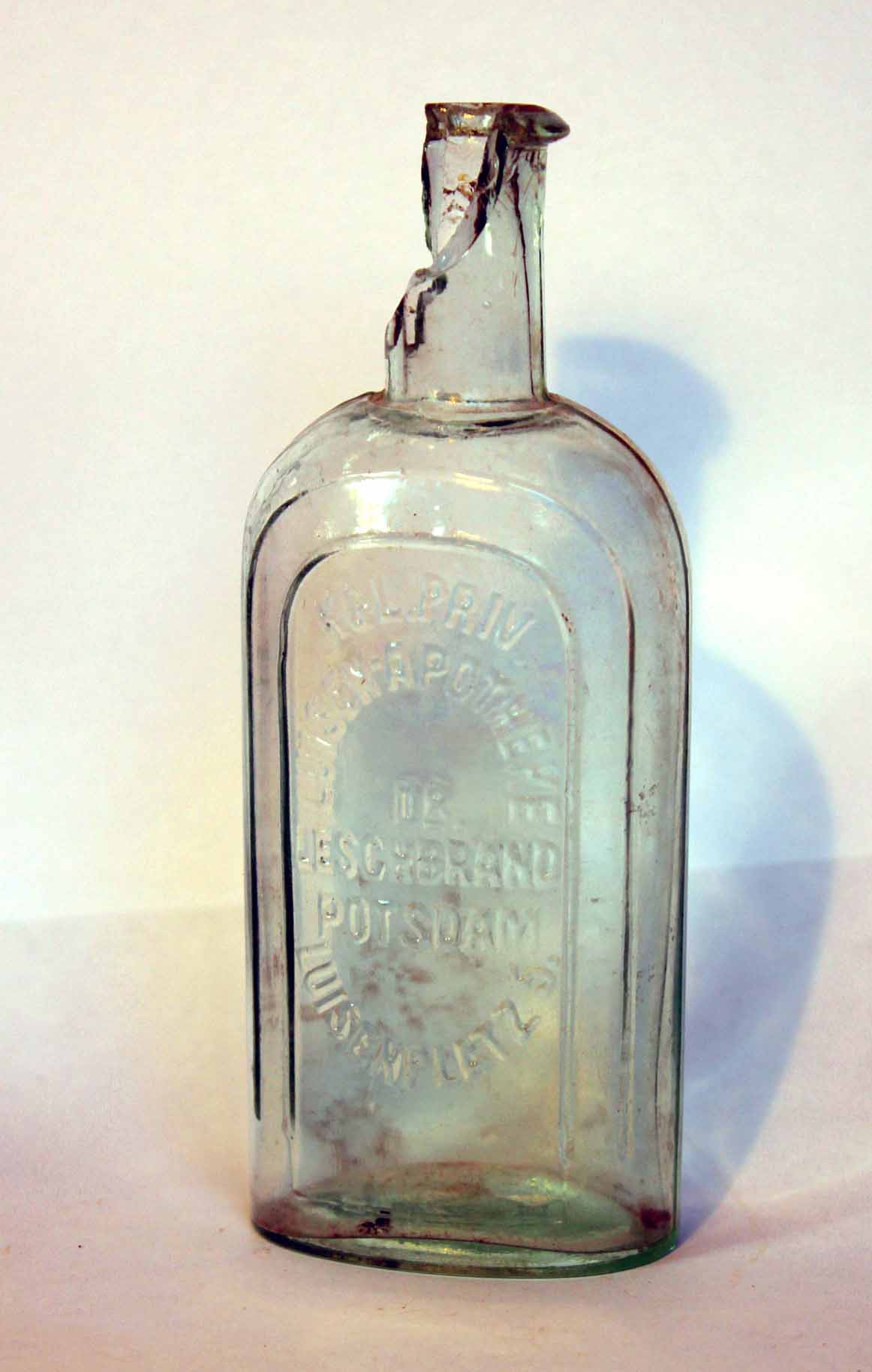 Arzneiflasche aus der Luisen-Apotheke (Potsdam Museum - Forum für Kunst und Geschichte CC BY-NC-SA)