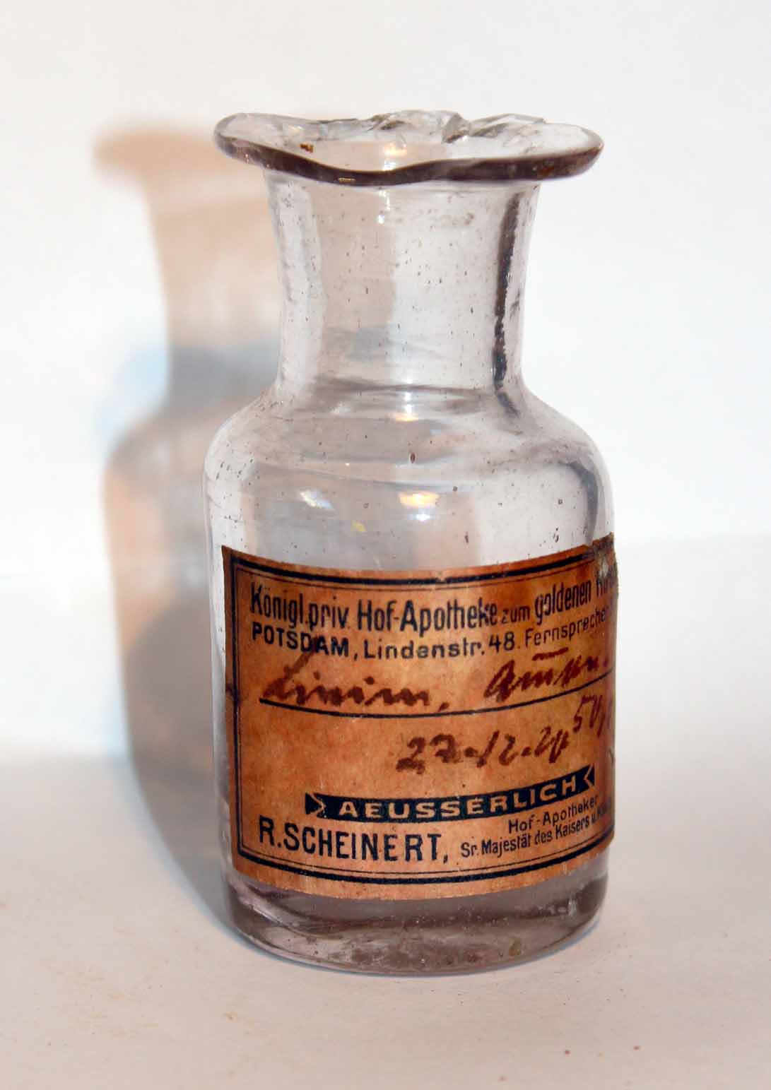 Flasche für Ammoniak-Liniment aus der Apotheke zum Goldenen Hirsch (Potsdam Museum - Forum für Kunst und Geschichte CC BY-NC-SA)