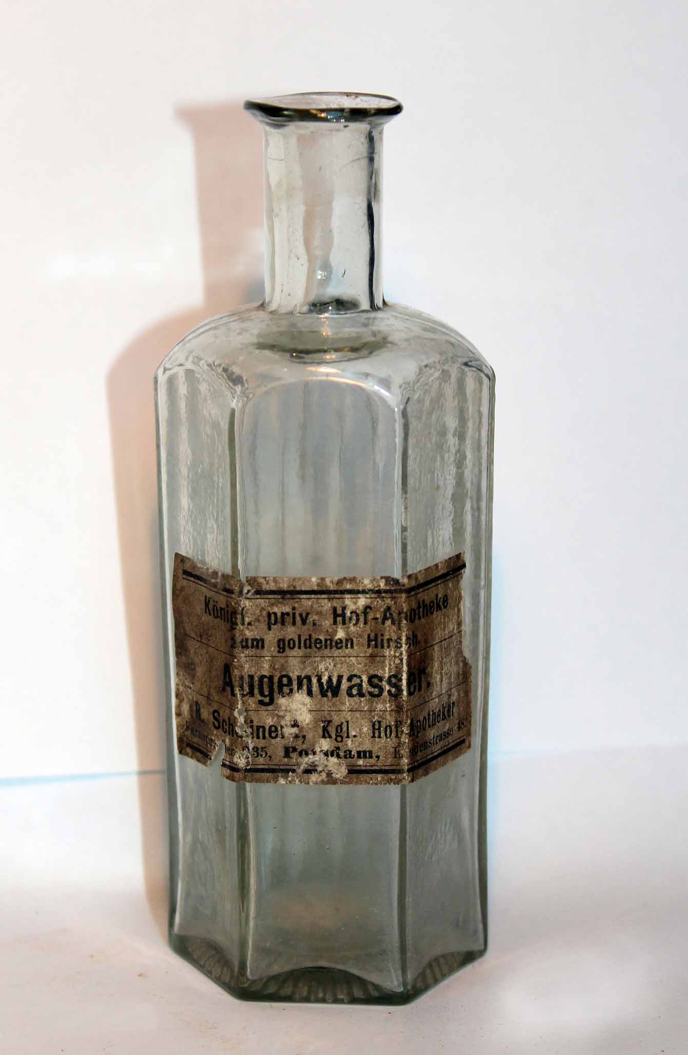 Flasche für Augenwasser aus der Apotheke zum Goldenen Hirsch (Potsdam Museum - Forum für Kunst und Geschichte CC BY-NC-SA)