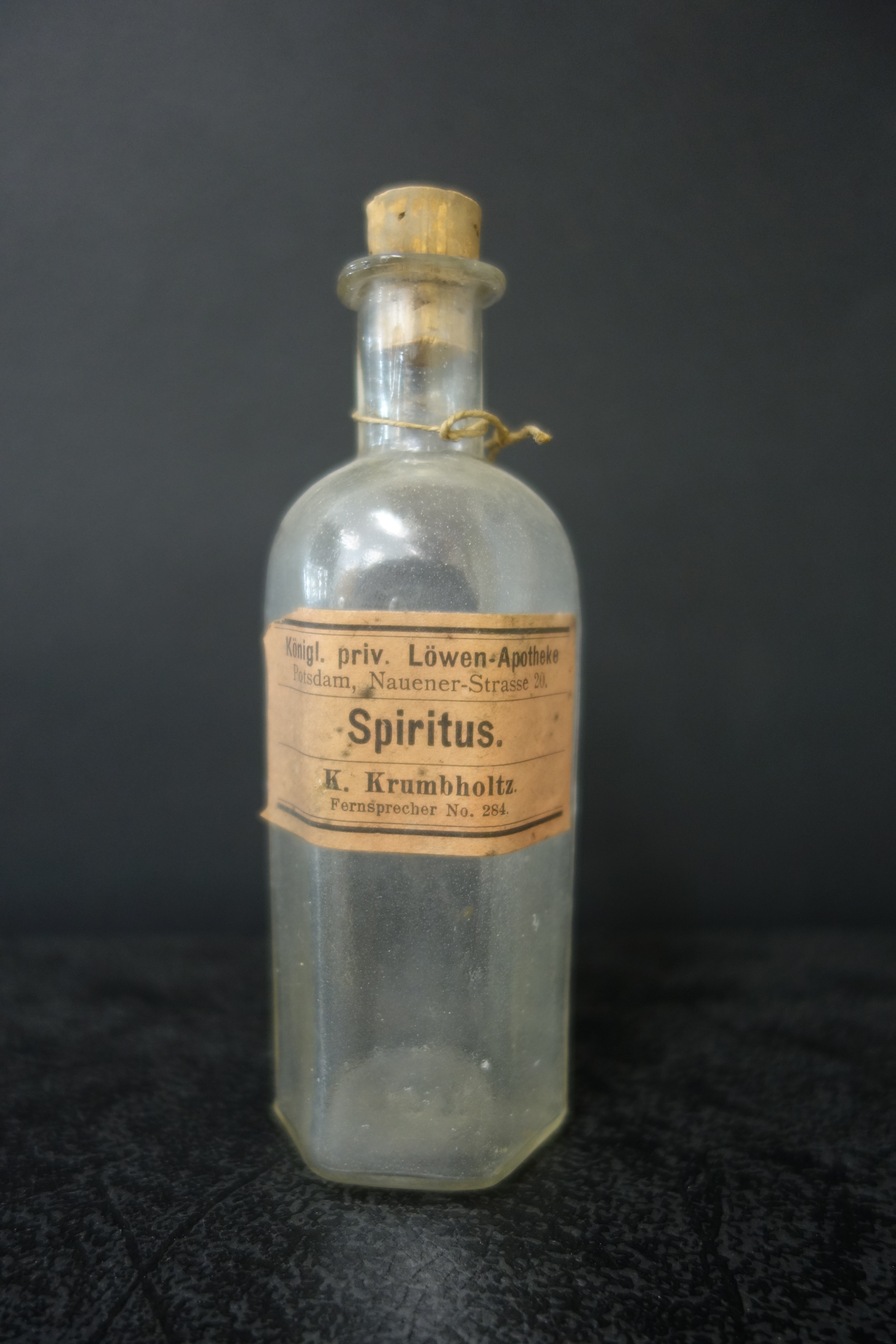 Spiritus-Flasche aus der Löwen-Apotheke (Potsdam Museum - Forum für Kunst und Geschichte CC BY-NC-SA)