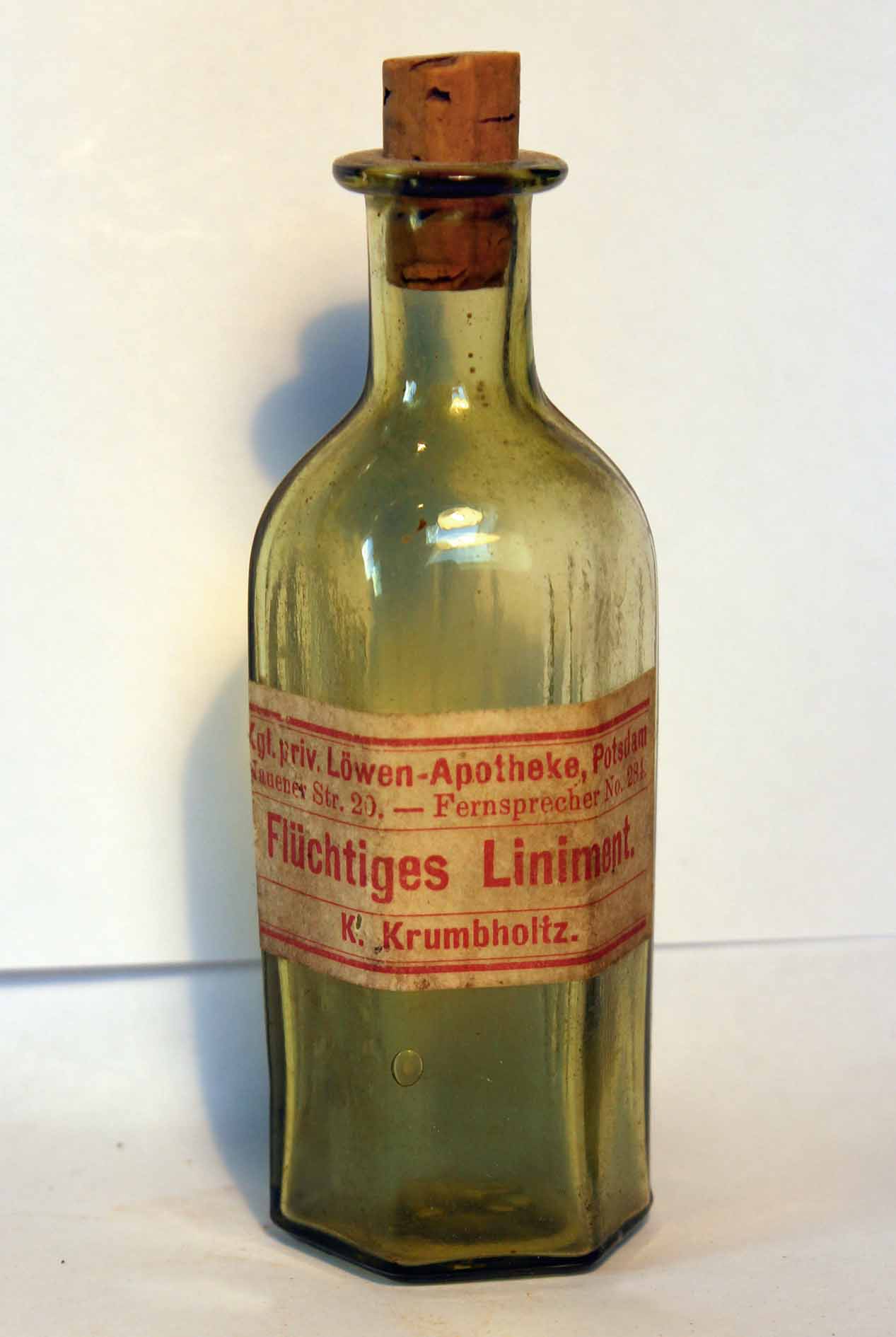 Flasche für flüchtiges Liniment aus der Löwen-Apotheke (Potsdam Museum - Forum für Kunst und Geschichte CC BY-NC-SA)