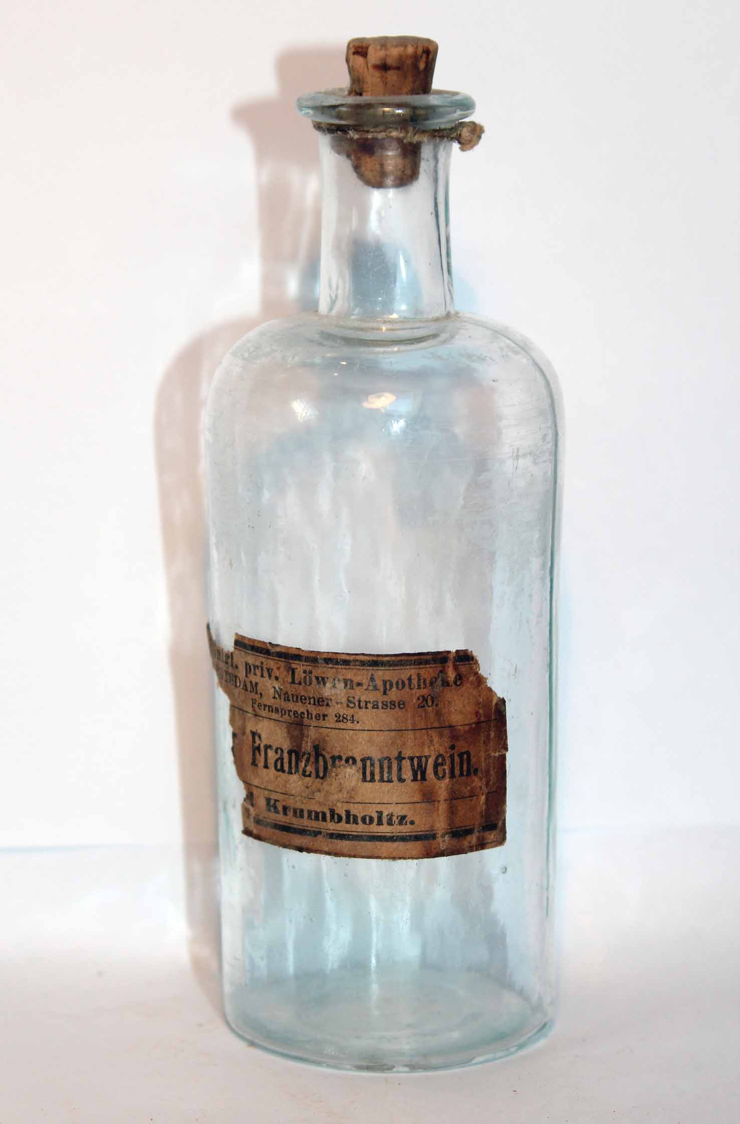 Flasche für Franzbranntwein aus der Löwen-Apotheke (Potsdam Museum - Forum für Kunst und Geschichte CC BY-NC-SA)