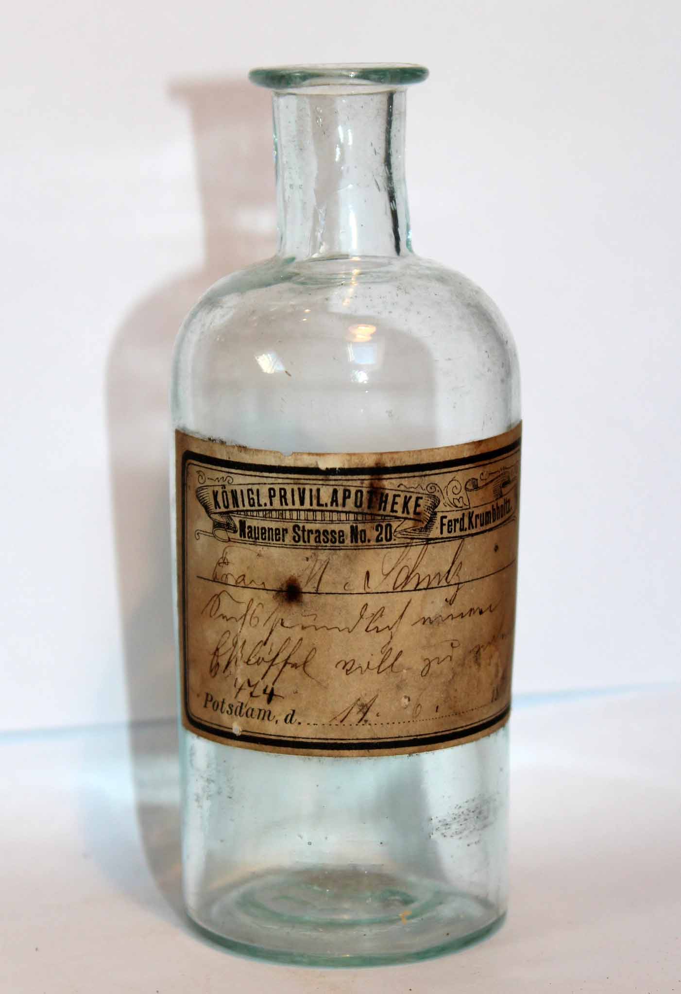 Arzneiflasche aus der Löwen-Apotheke (Potsdam Museum - Forum für Kunst und Geschichte CC BY-NC-SA)