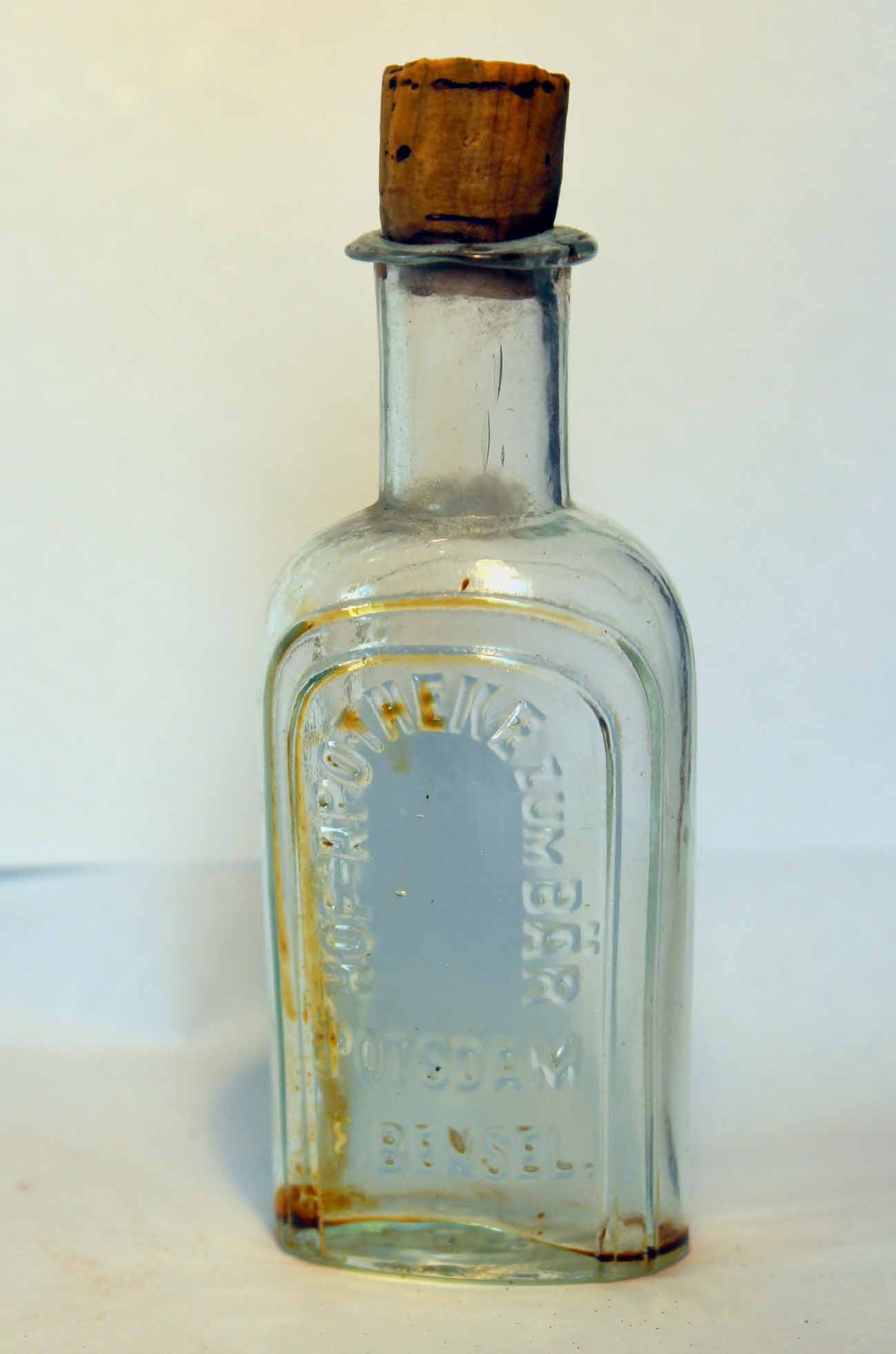 Arzneiflasche aus der Hofapotheke Zum Schwarzen Bär (Potsdam Museum - Forum für Kunst und Geschichte CC BY-NC-SA)