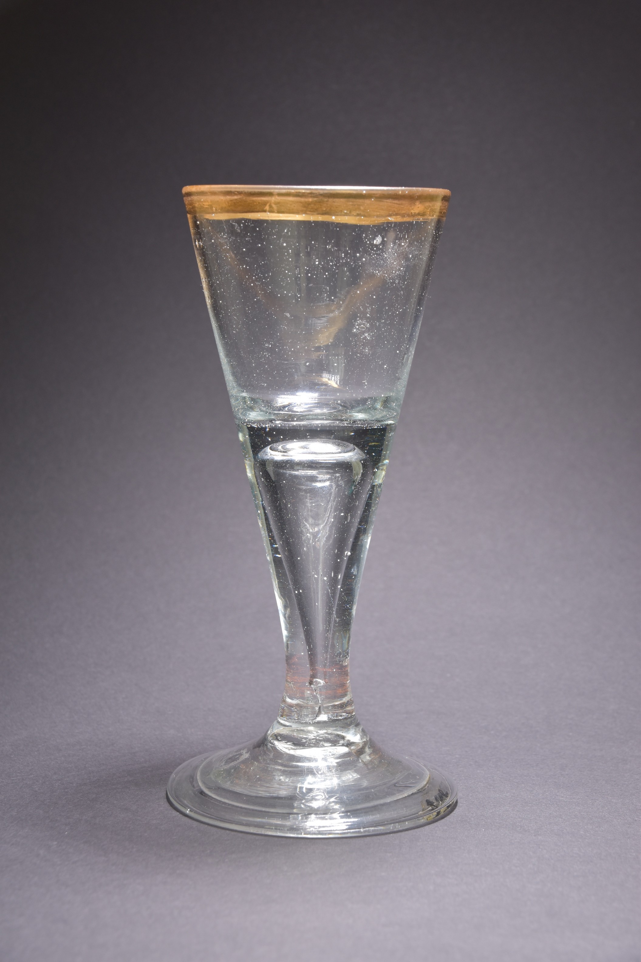 Schnapsglas mit Randvergoldung (Städtische Sammlungen Cottbus CC BY-NC-SA)