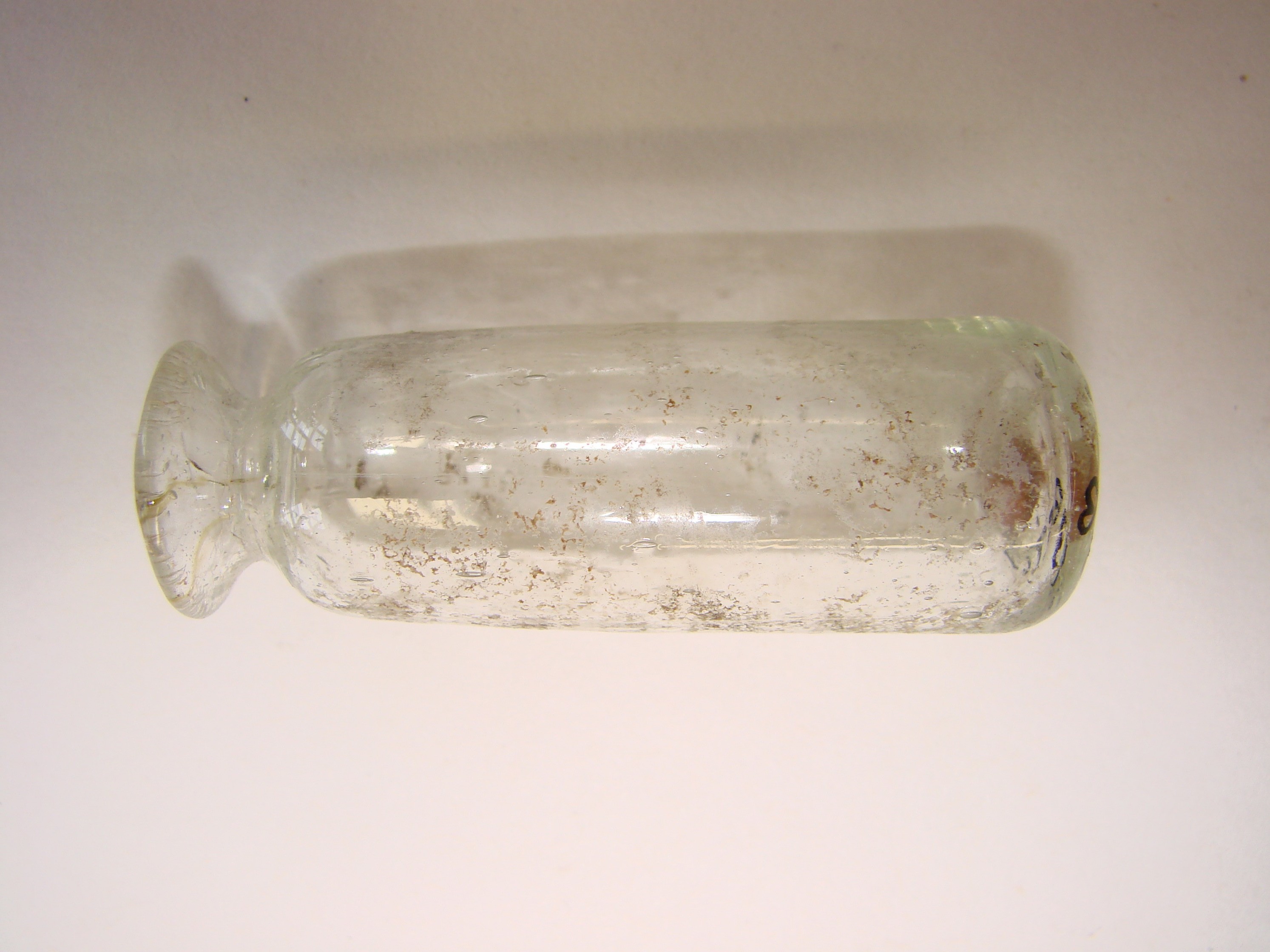 Zylindrisches Glasfläschchen (Museum Viadrina Frankfurt/Oder CC BY-NC-SA)