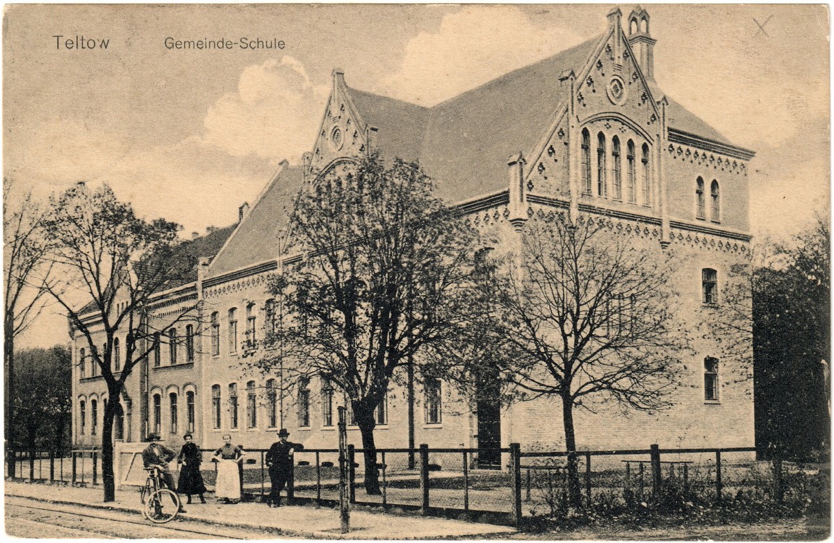 Bruno-H.-Bürgel-Grundschule um 1917 (s/w) (Heimatmuseum Stadt Teltow CC BY-NC-SA)