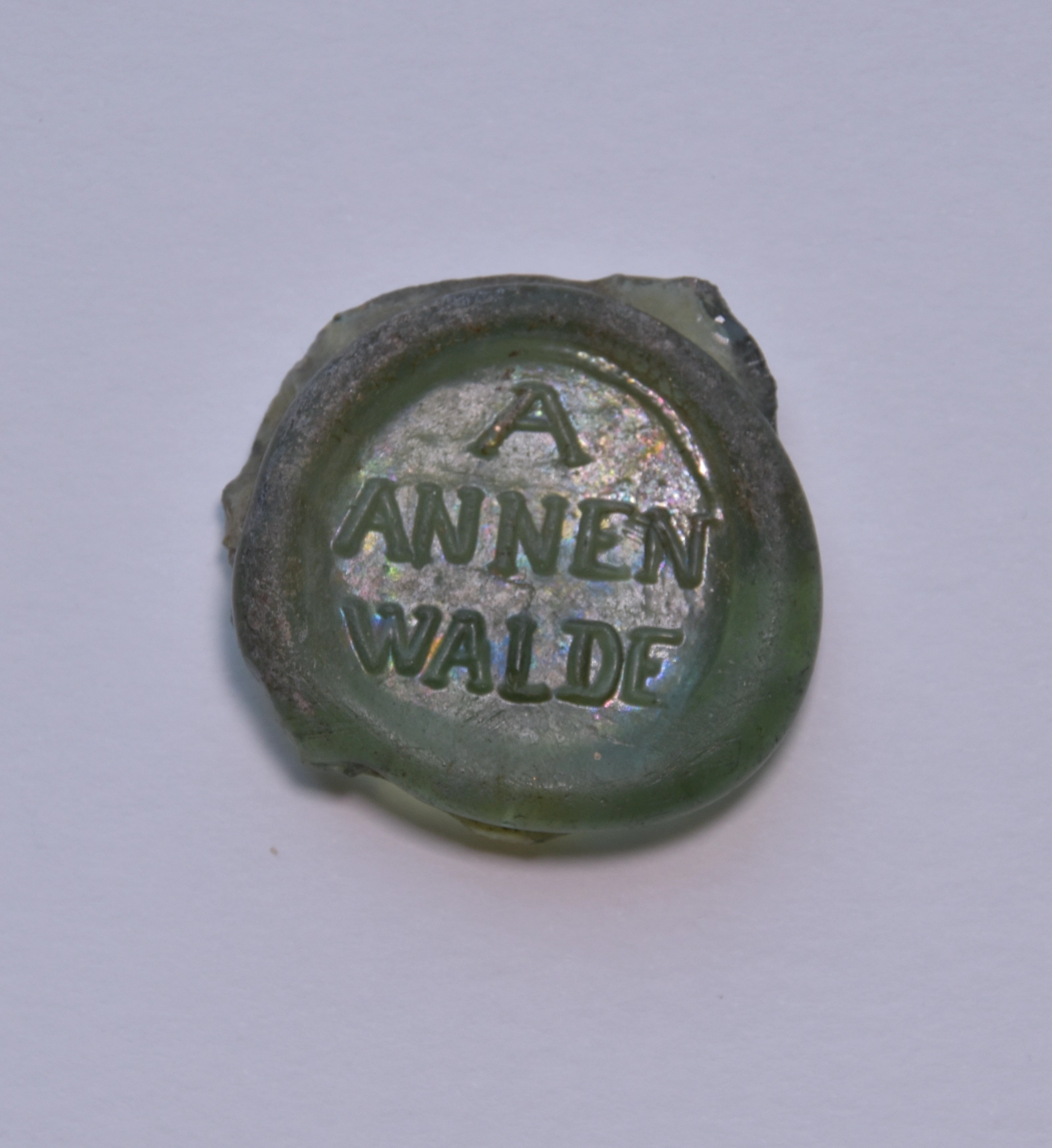 Glasmarke aus der Frühzeit der Annenwalder Hütte (Museum für Stadtgeschichte Templin CC BY-NC-SA)