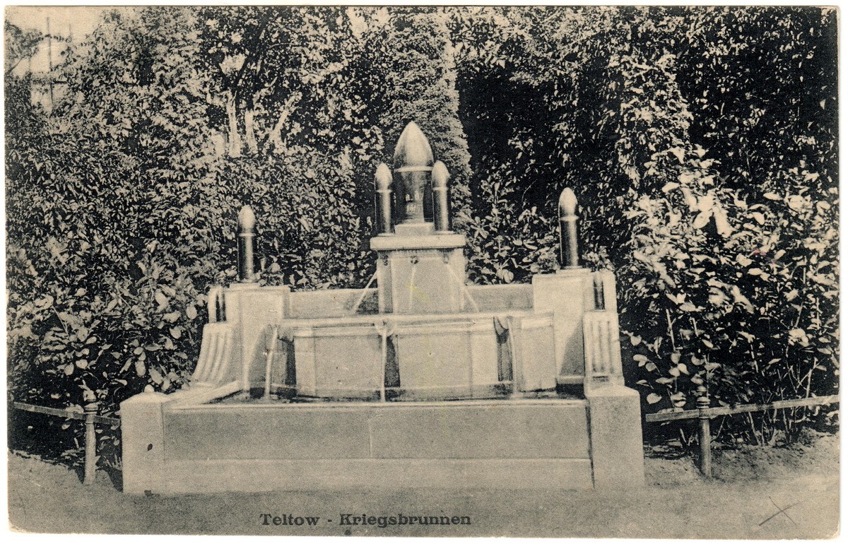 Teltow, Kriegsbrunnen (s/w) (Heimatmuseum Stadt Teltow CC BY-NC-SA)