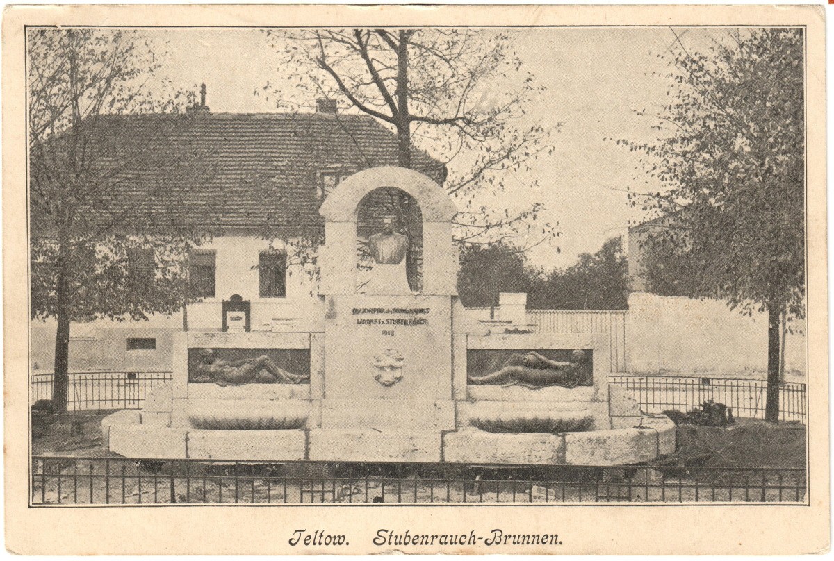 Teltow, Stubenrauch-Brunnen um 1908 (s/w) (Heimatmuseum Stadt Teltow CC BY-NC-SA)