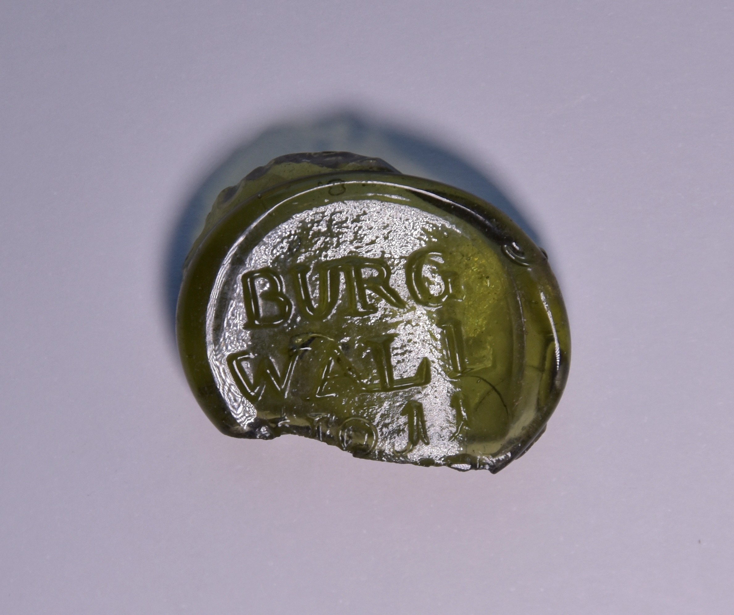Glasmarke aus Burgwall (Museum für Stadtgeschichte Templin CC BY-NC-SA)