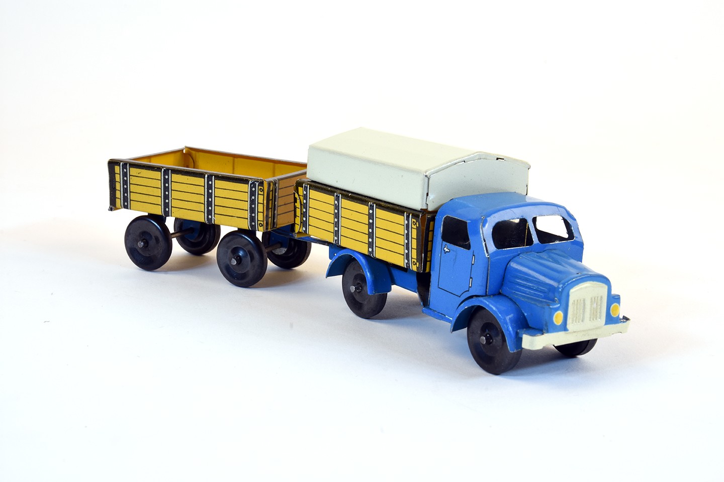 GNOM-Serie H3A: Lastwagenzug mit Anhänger, blau (Stadtmuseum Brandenburg an der Havel - Frey-Haus CC BY-NC-SA)