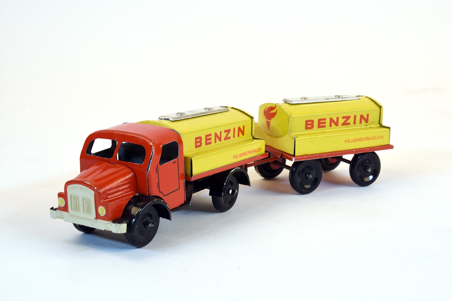 GNOM-Serie H3A: Tankwagen "Benzin" mit Anhänger (Stadtmuseum Brandenburg an der Havel - Frey-Haus CC BY-NC-SA)
