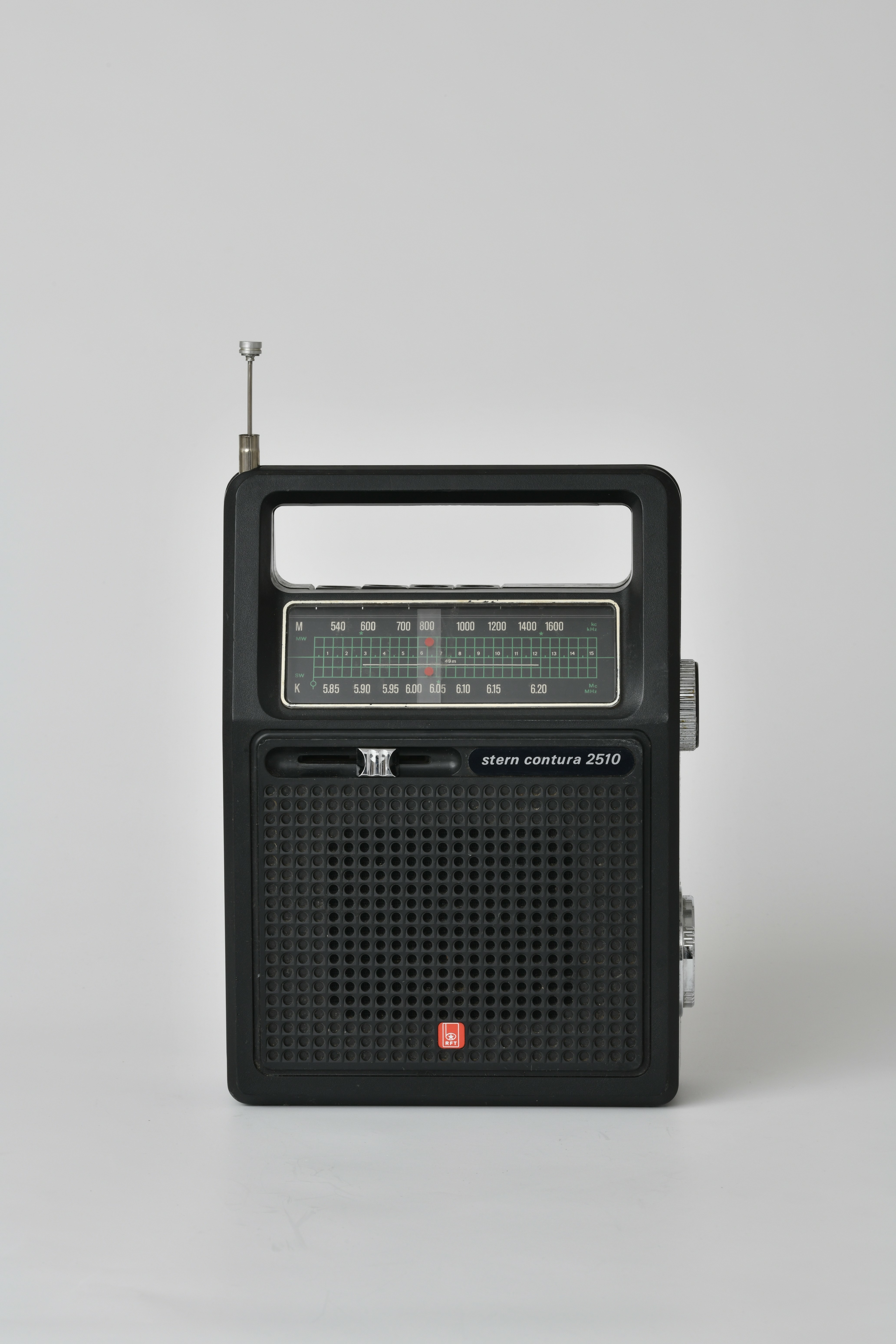 Kofferradio Stern Contura 2510 (Museum Utopie und Alltag. Alltagskultur und Kunst aus der DDR CC BY-NC-SA)