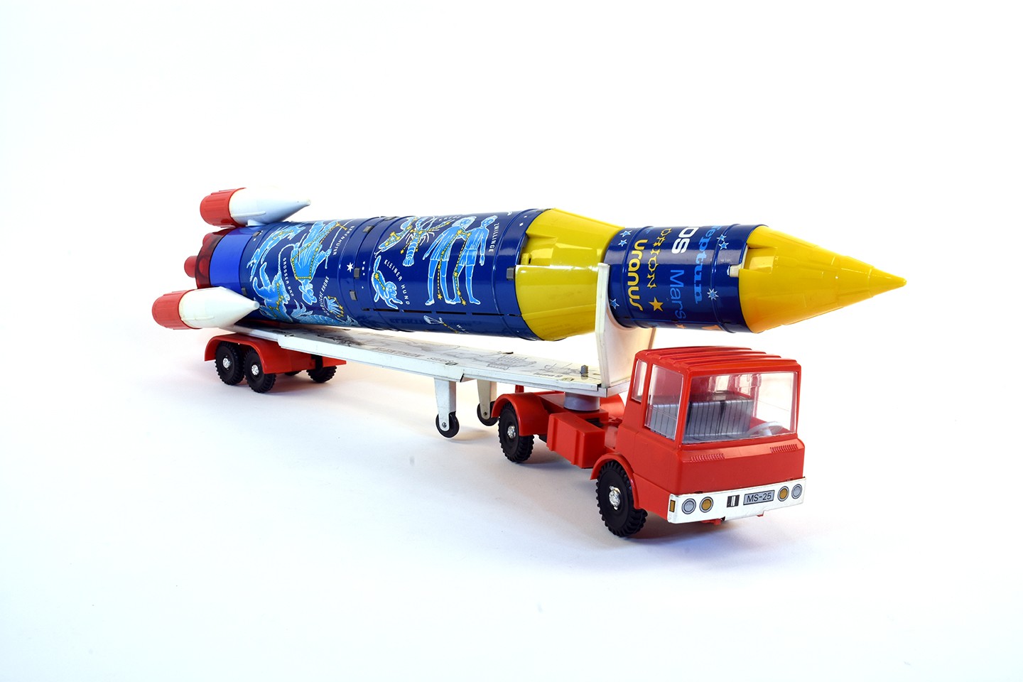 Raketenträger (LKW MS-25) mit Rakete (Stadtmuseum Brandenburg an der Havel - Frey-Haus CC BY-NC-SA)