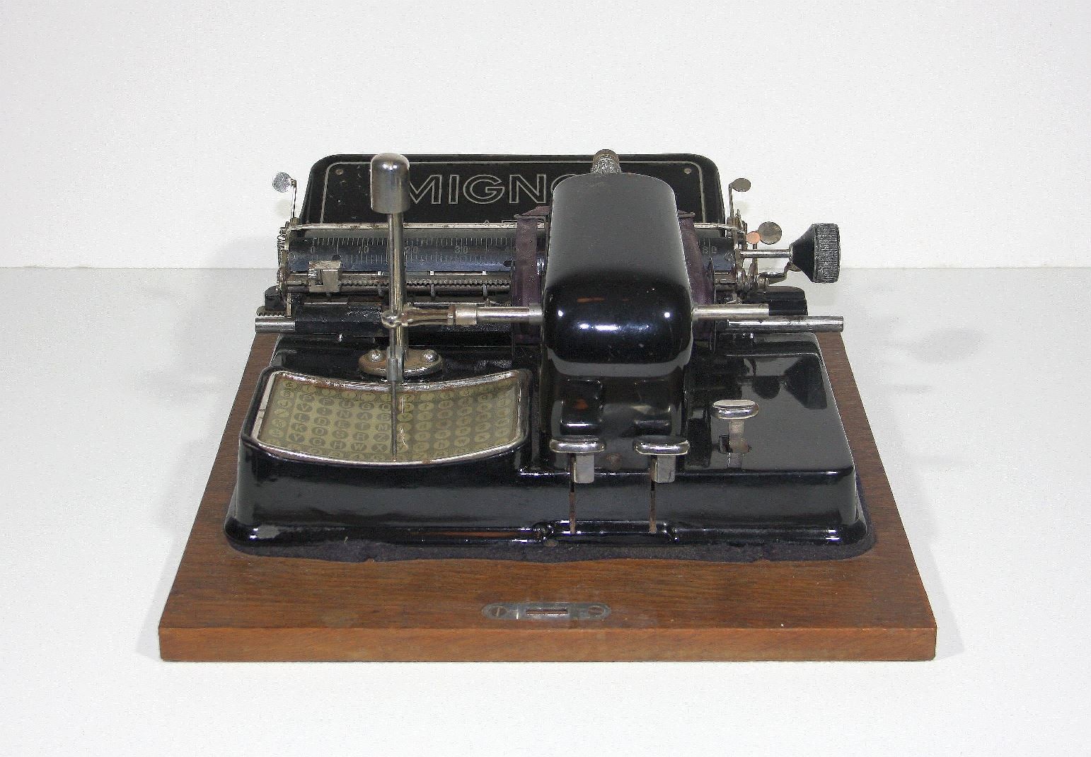 Schreibmaschine "Mignon 4" (Kreismuseen Alte Bischofsburg Wittstock CC BY-NC-SA)