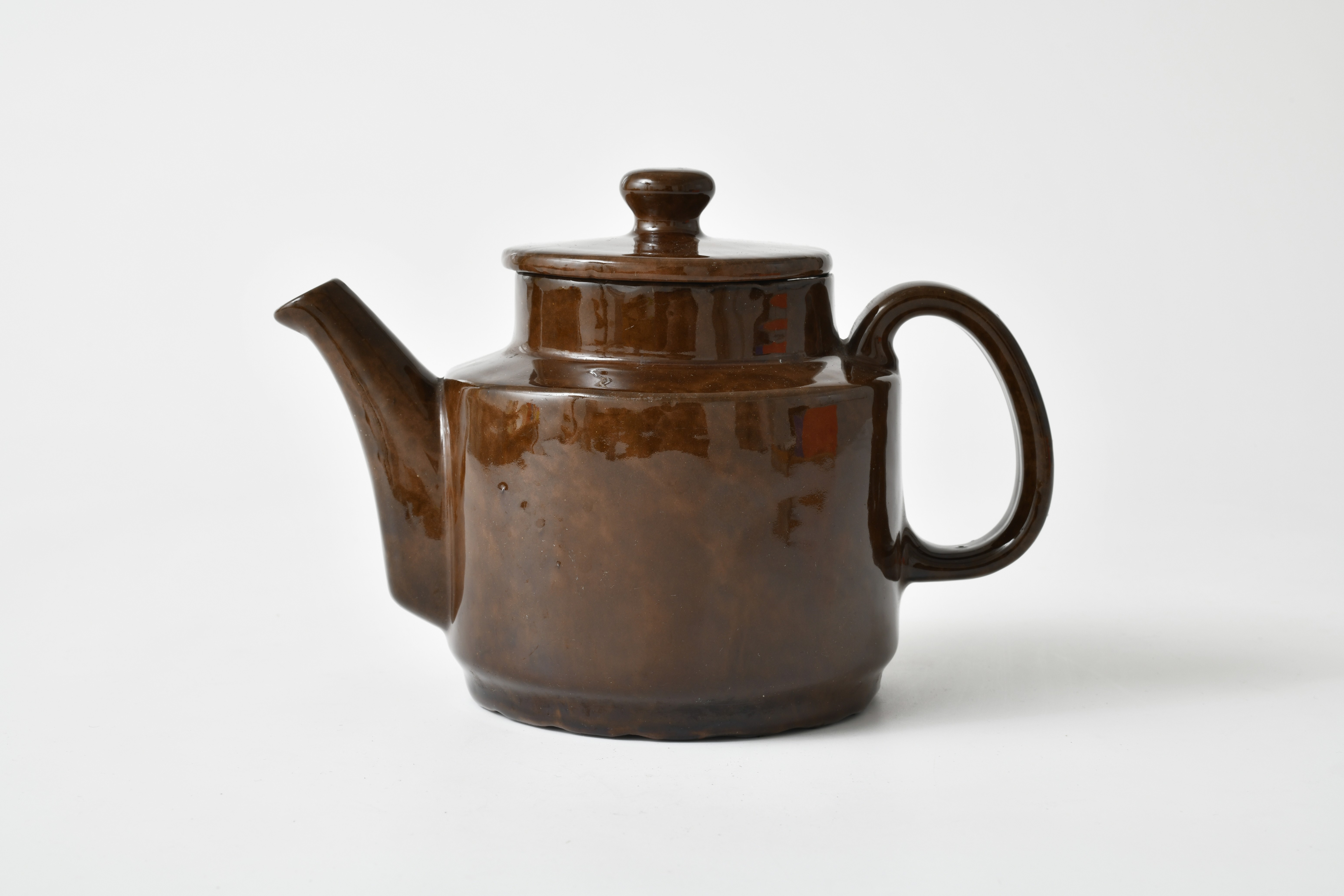 Braune Teekanne (Museum Utopie und Alltag. Alltagskultur und Kunst aus der DDR CC BY-NC-SA)