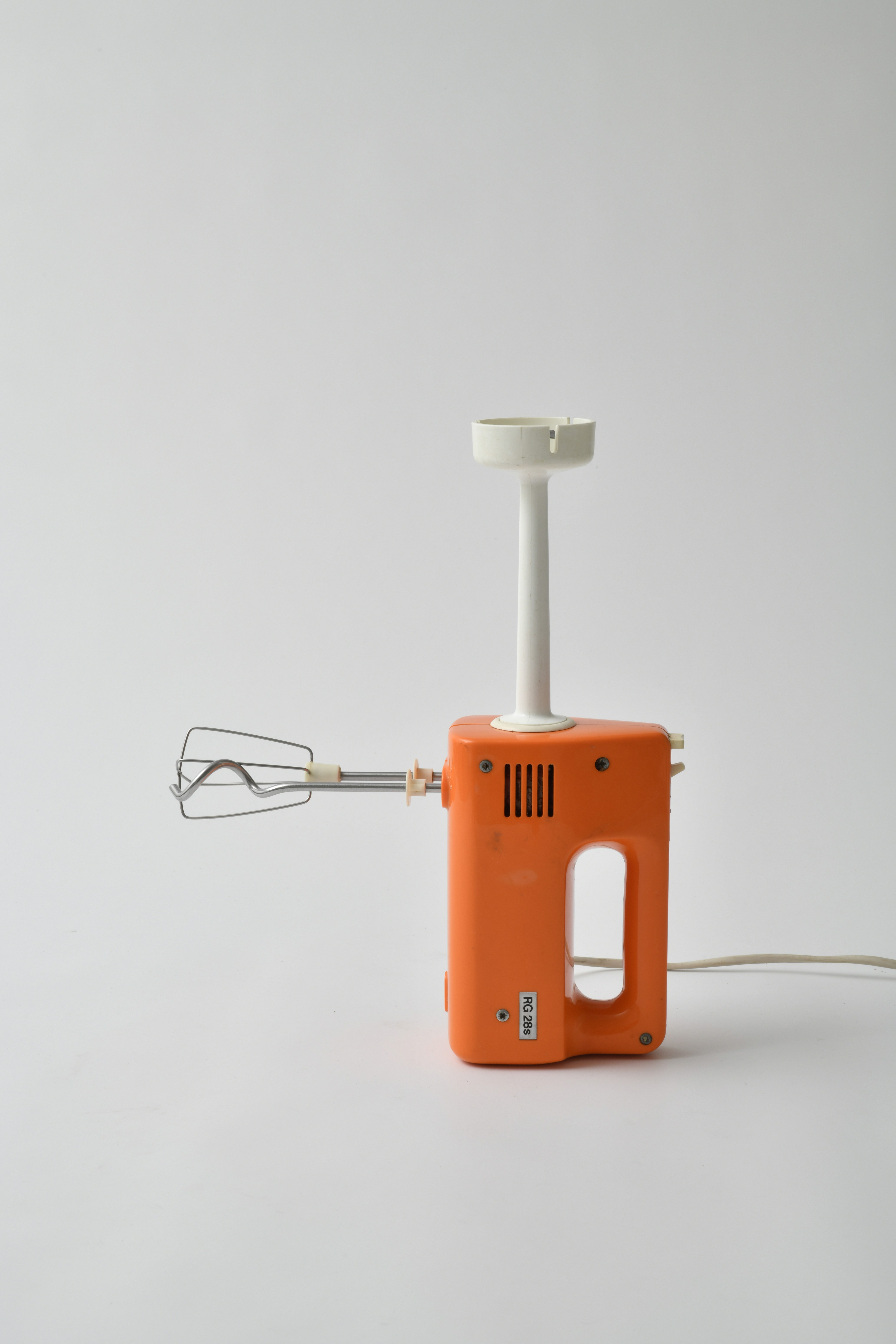 Handrühr- und Mixgerät RG 28s (Orange) (Museum Utopie und Alltag. Alltagskultur und Kunst aus der DDR CC BY-NC-SA)