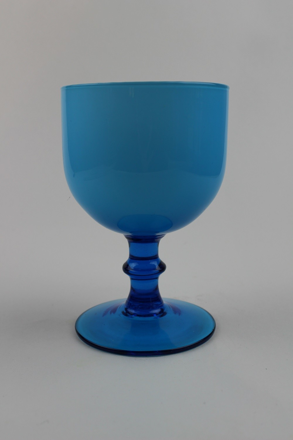 Blauer Pokal (Museum Baruther Glashütte CC BY-NC-SA)