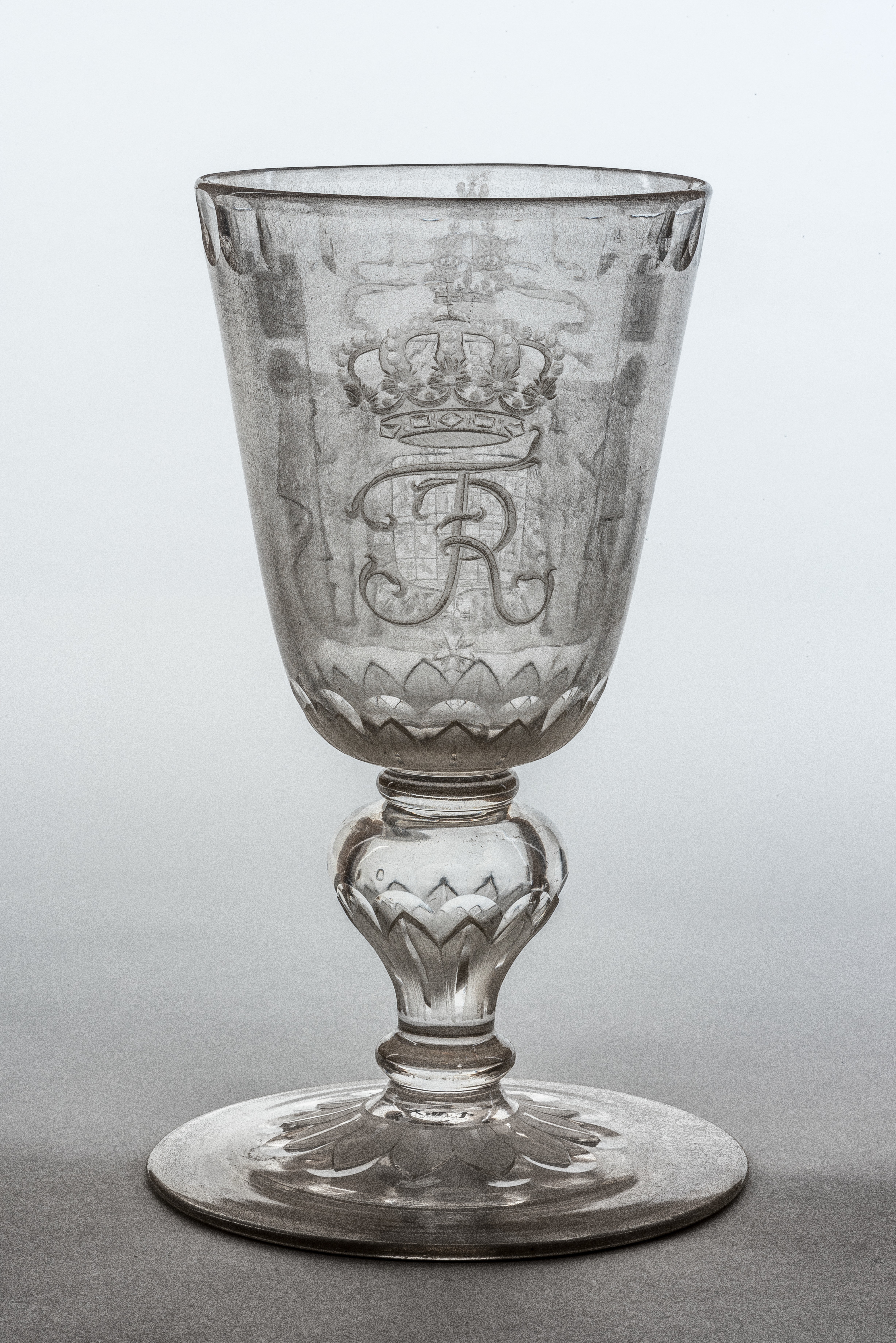 Pokal mit großem Preußischen Wappen und Monogramm FR, XIII 7. (Stiftung Preußische Schlösser und Gärten Berlin-Brandenburg CC BY-NC-SA)