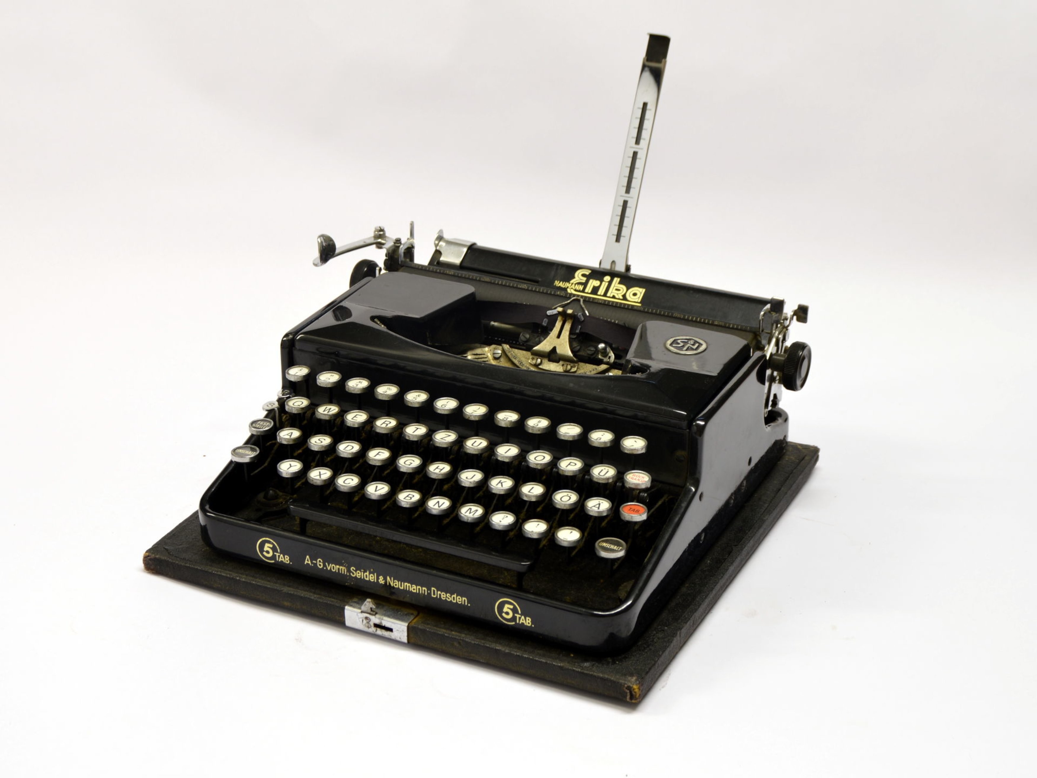 Schreibmaschine Erika (Museumsfabrik Pritzwalk CC BY-NC-SA)