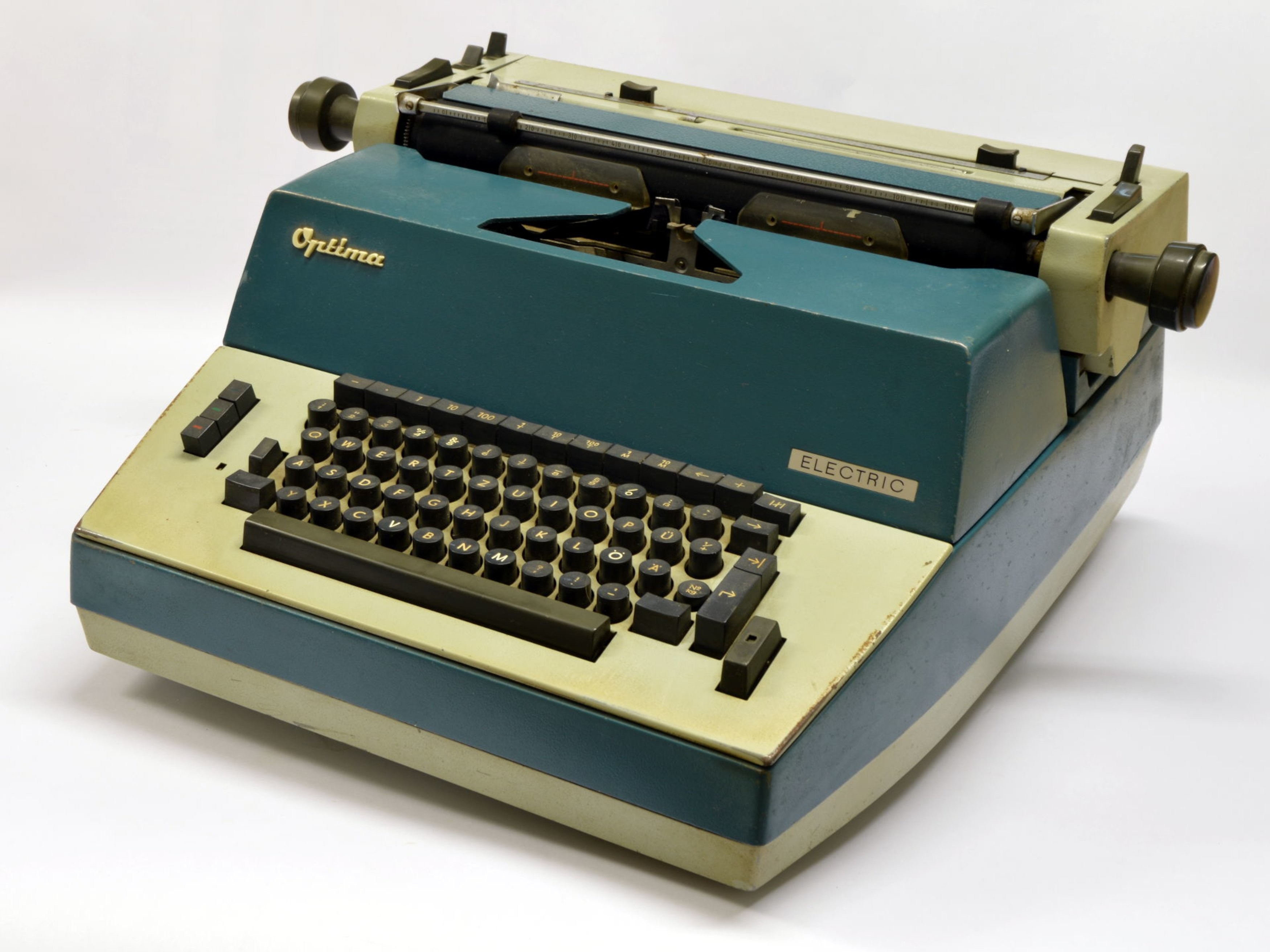 Schreibmaschine Optima electric M100 (Museumsfabrik Pritzwalk CC BY-NC-SA)