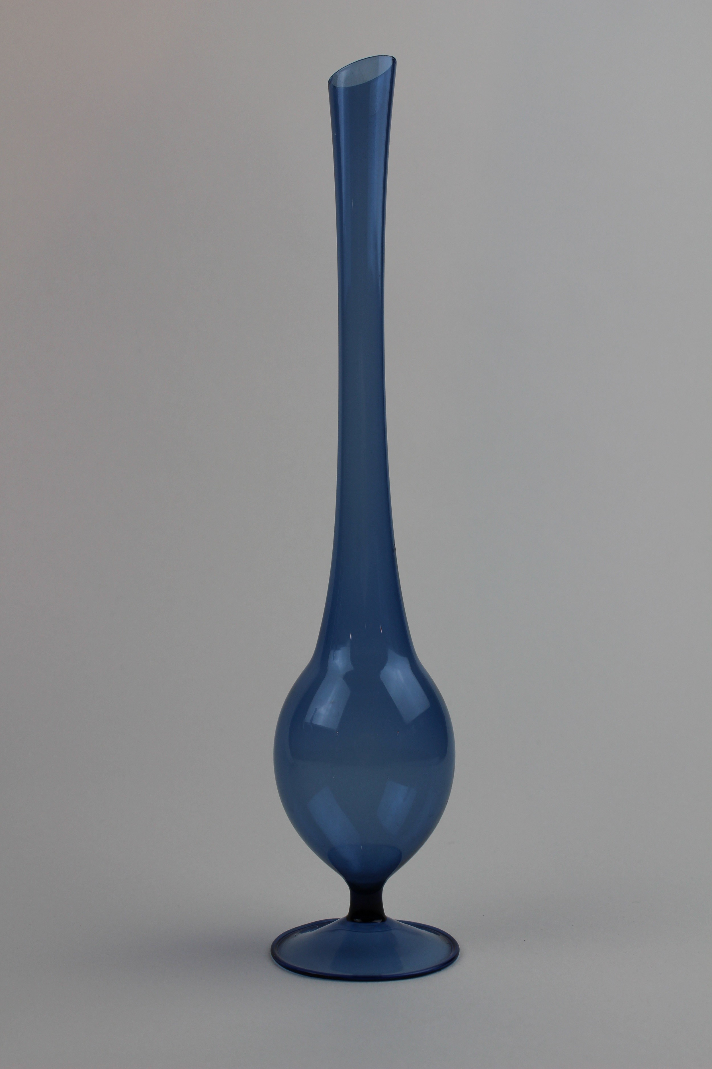 Aquablaue Vase (Museum Baruther Glashütte CC BY-NC-SA)