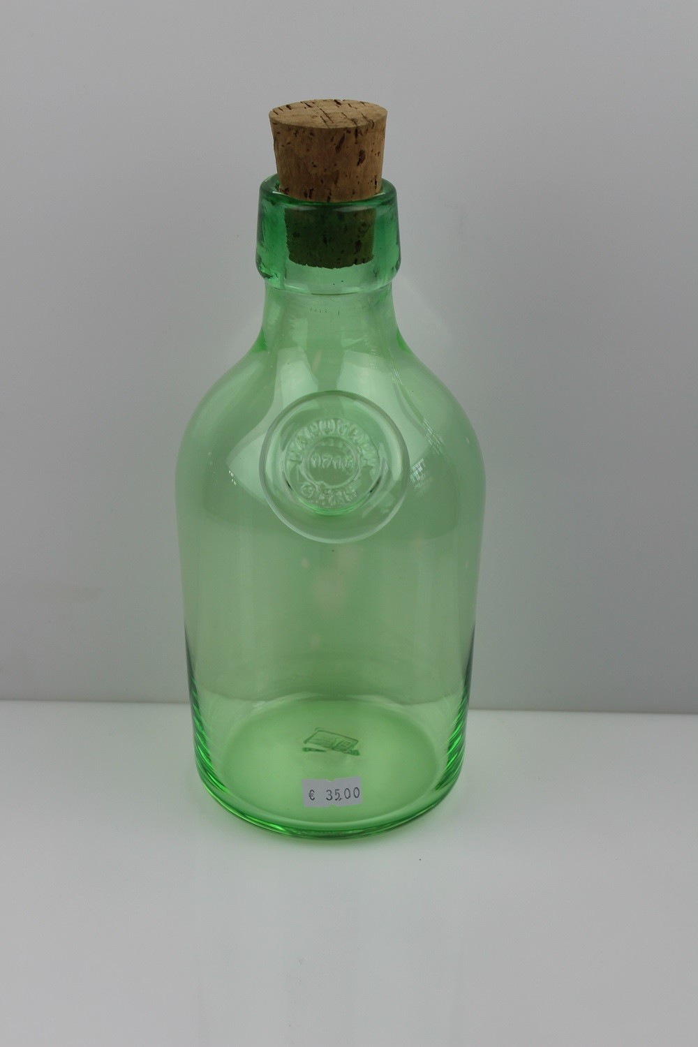 Glasflasche mit Marke (Museum Baruther Glashütte CC BY-NC-SA)