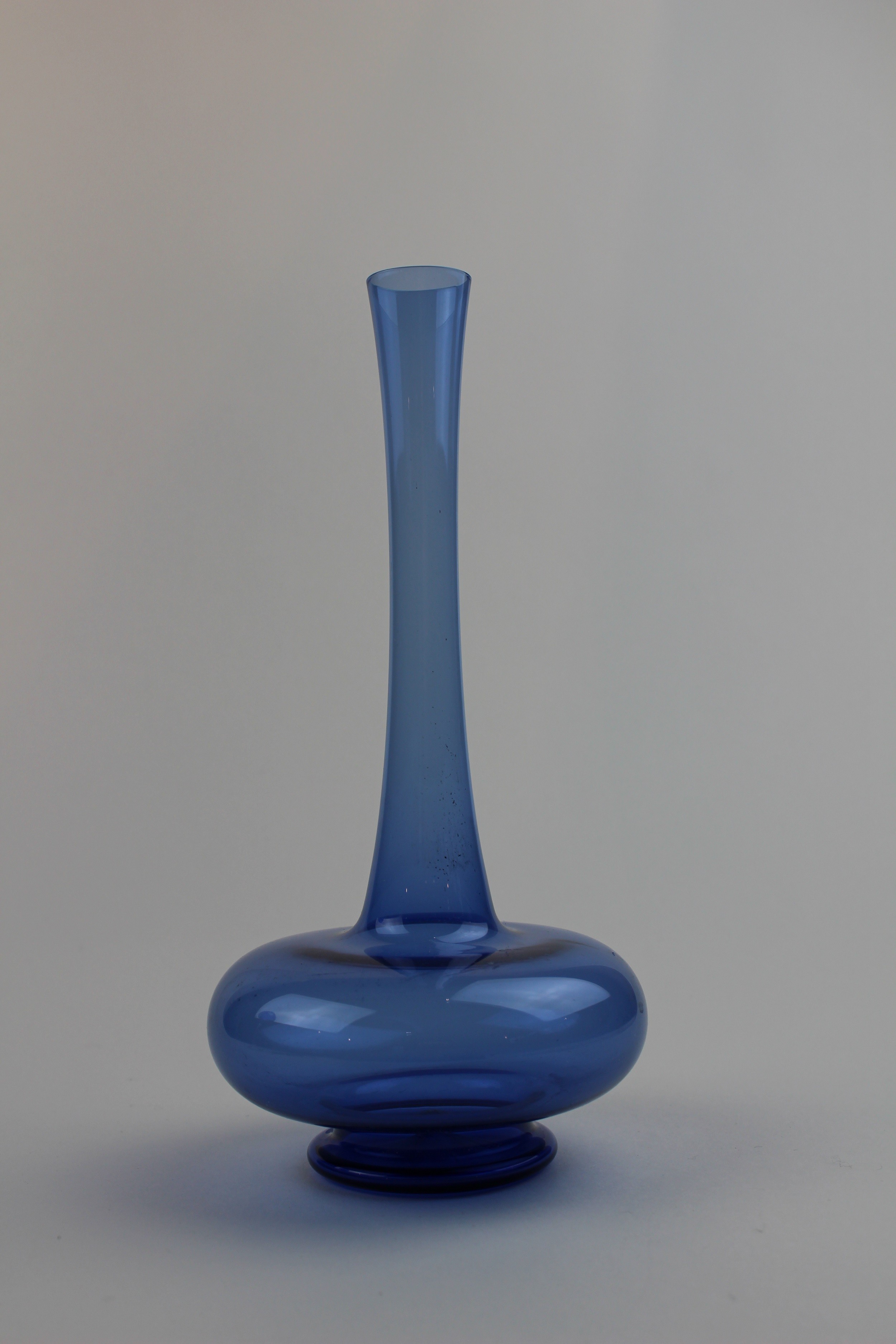 Montanblaue Vase (Museum Baruther Glashütte CC BY-NC-SA)