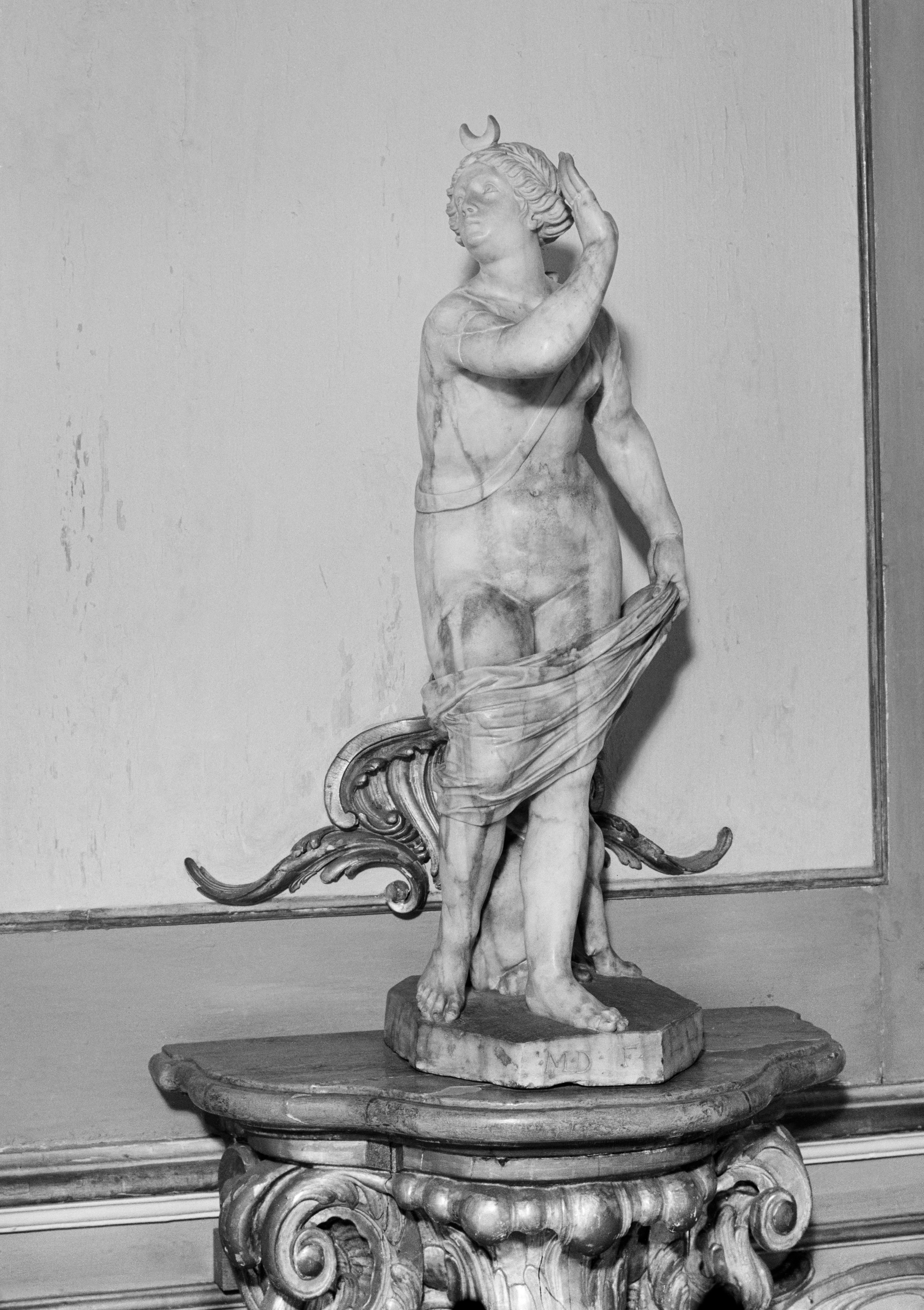 Döbel, Johann Michael [der Jüngere] [Bildhauer, 1635-1702]: Diana mit Hund, 2. Hälfte 17. Jahrhundert, Skulpt.slg. 116. (Stiftung Preußische Schlösser und Gärten Berlin-Brandenburg CC BY-NC-SA)