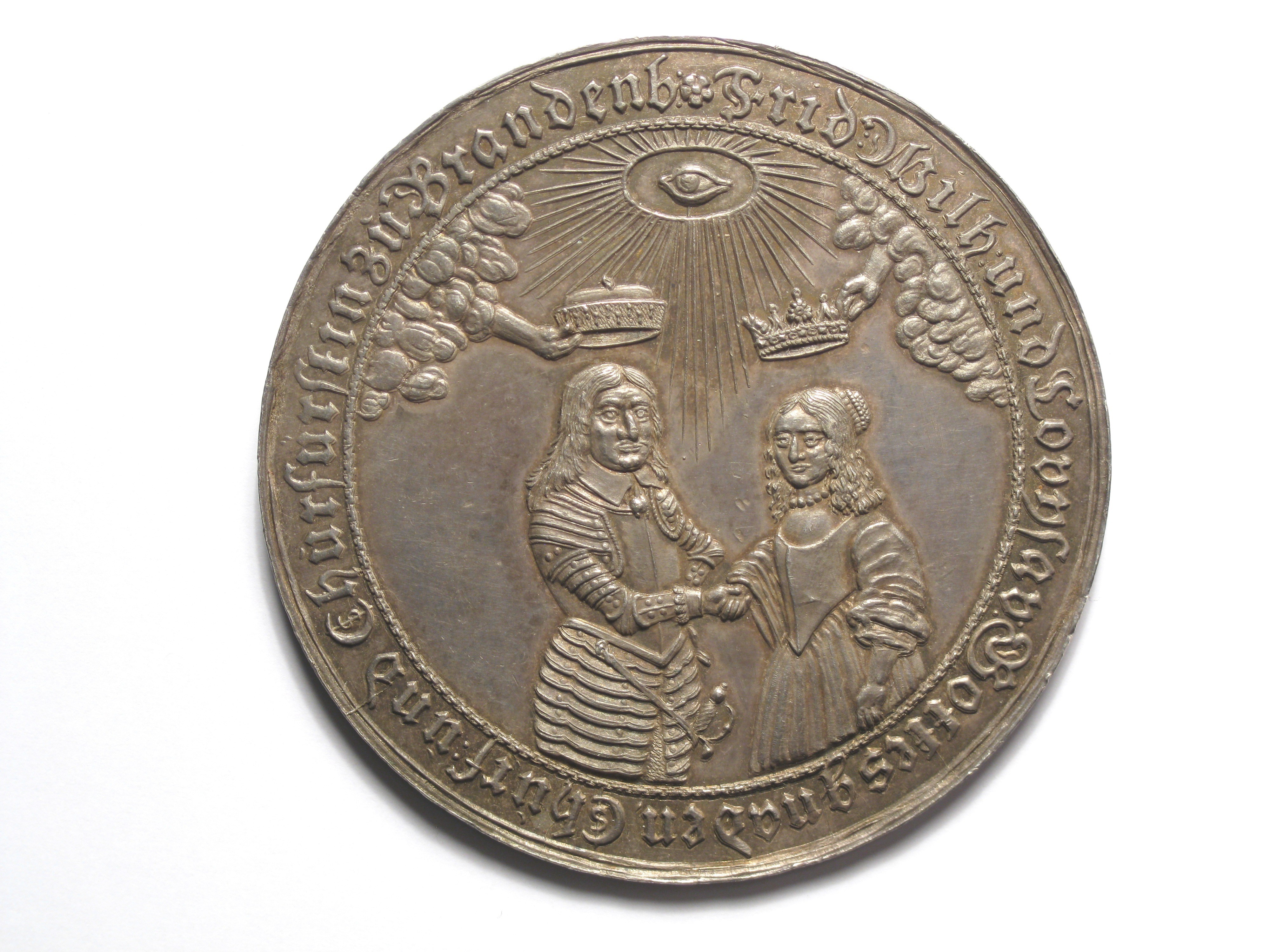 Medaille auf die Vermählung des Kurfürsten Friedrich Wilhelm mit Luise Henriette von Oranien am 27.11.1646, o. J. (1646), X 4950, Vs. (Stiftung Preußische Schlösser und Gärten Berlin-Brandenburg CC BY-NC-SA)