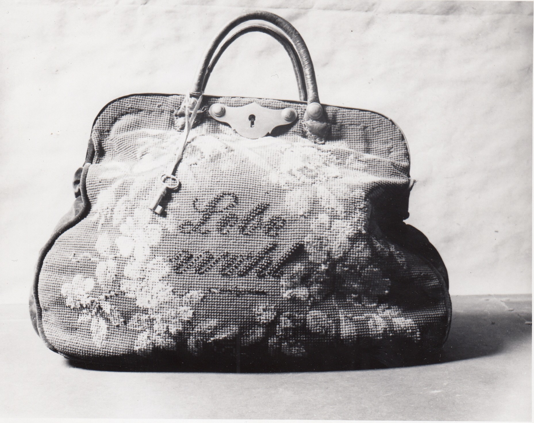 2468: Damentasche, bestickt "Lebe Wohl" (Museumsverband des Landes Brandenburg e.V. CC BY-NC-SA)