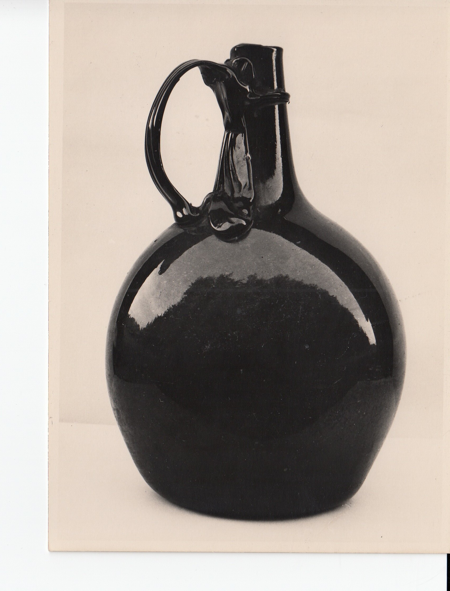 1545: Henkelflasche (Albert-Heyde-Stiftung CC BY-NC-SA)